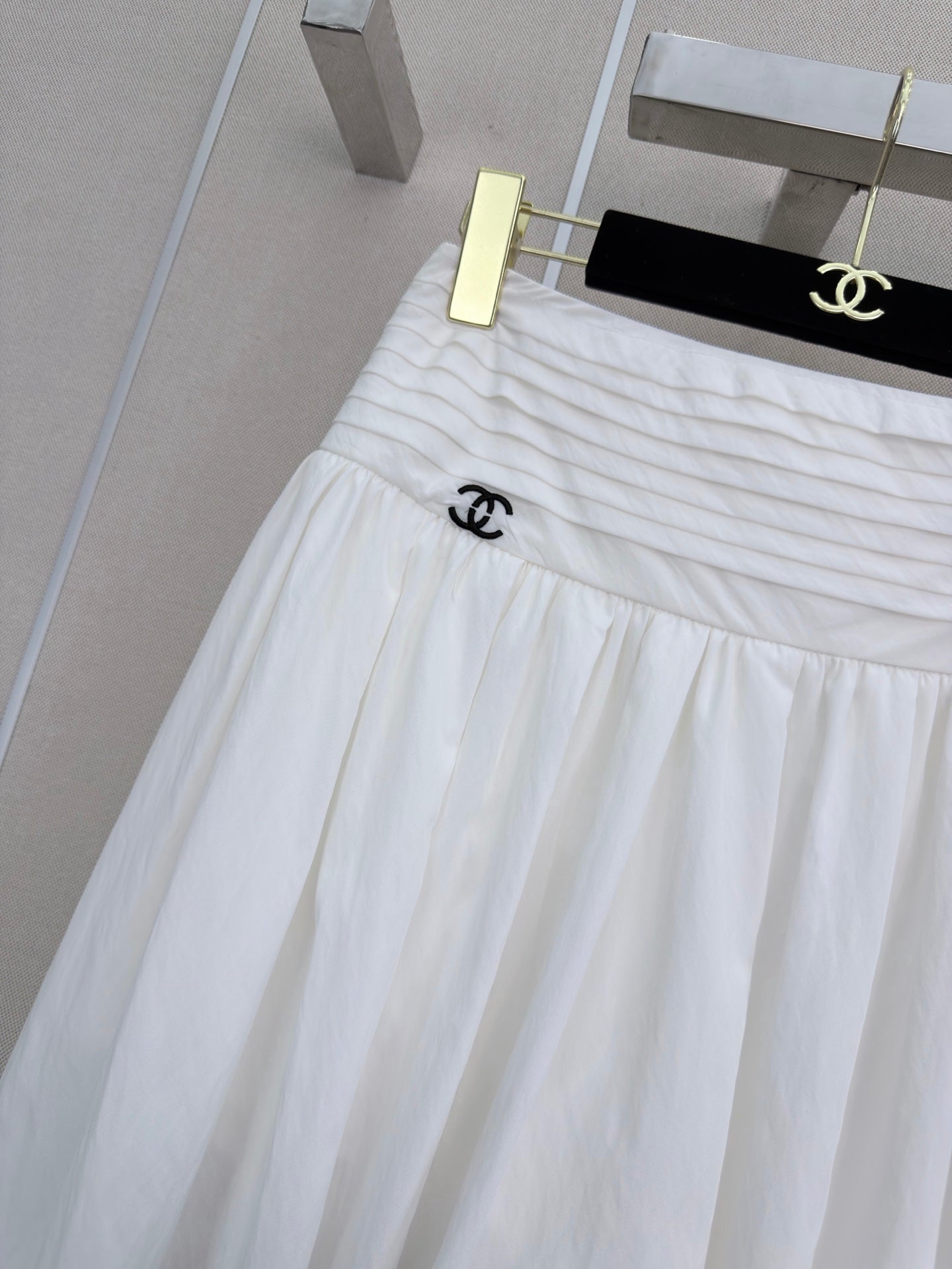 26SS New Arrival: High-Waisted Skirt