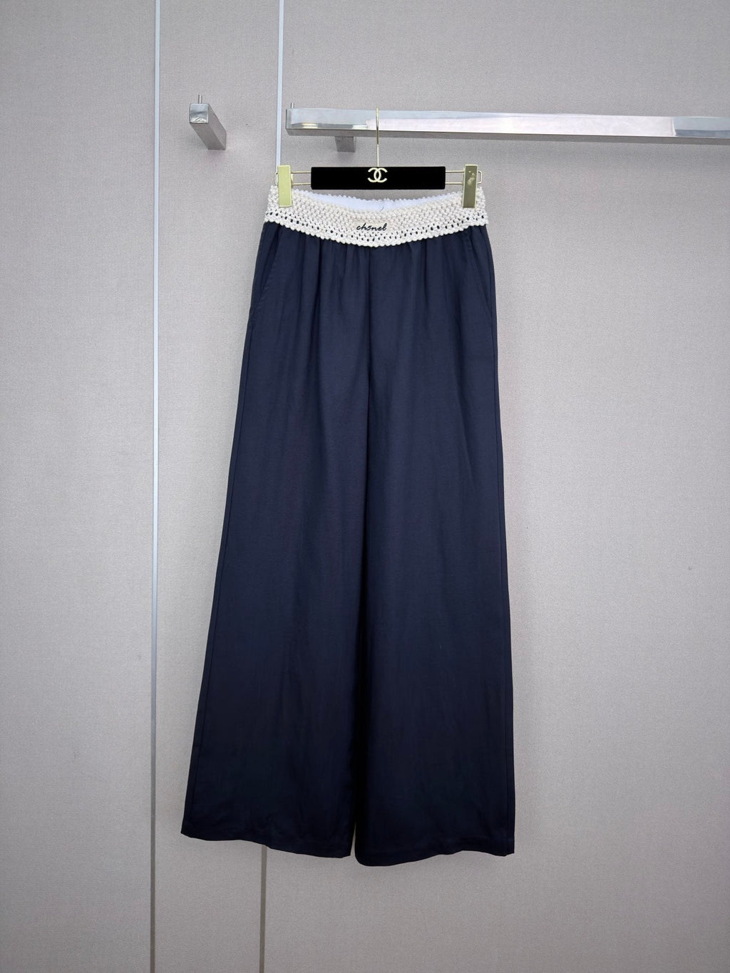 26SS New Arrival: Wide-Leg Trousers with Contrast-Color Waist Design