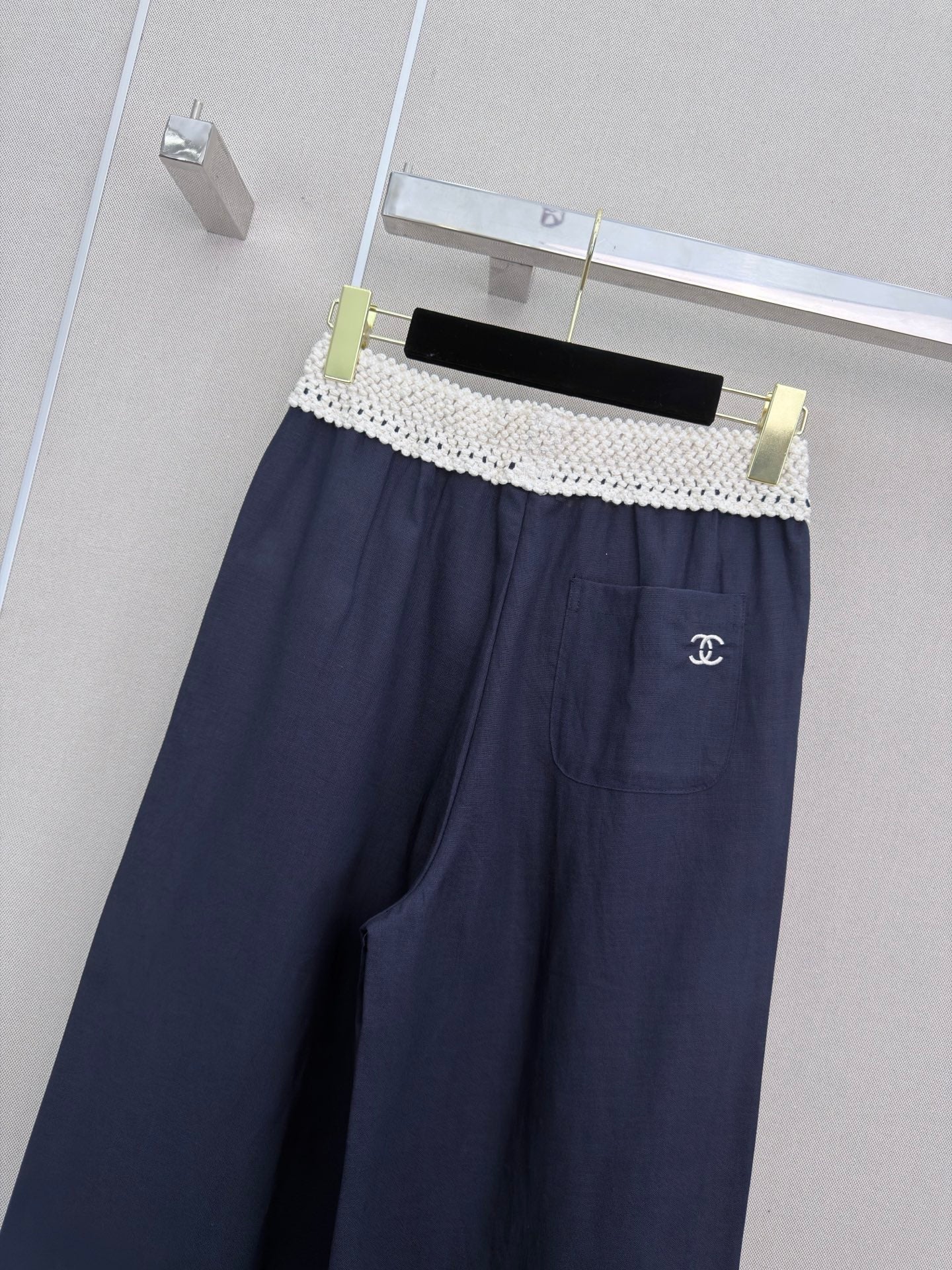 26SS New Arrival: Wide-Leg Trousers with Contrast-Color Waist Design
