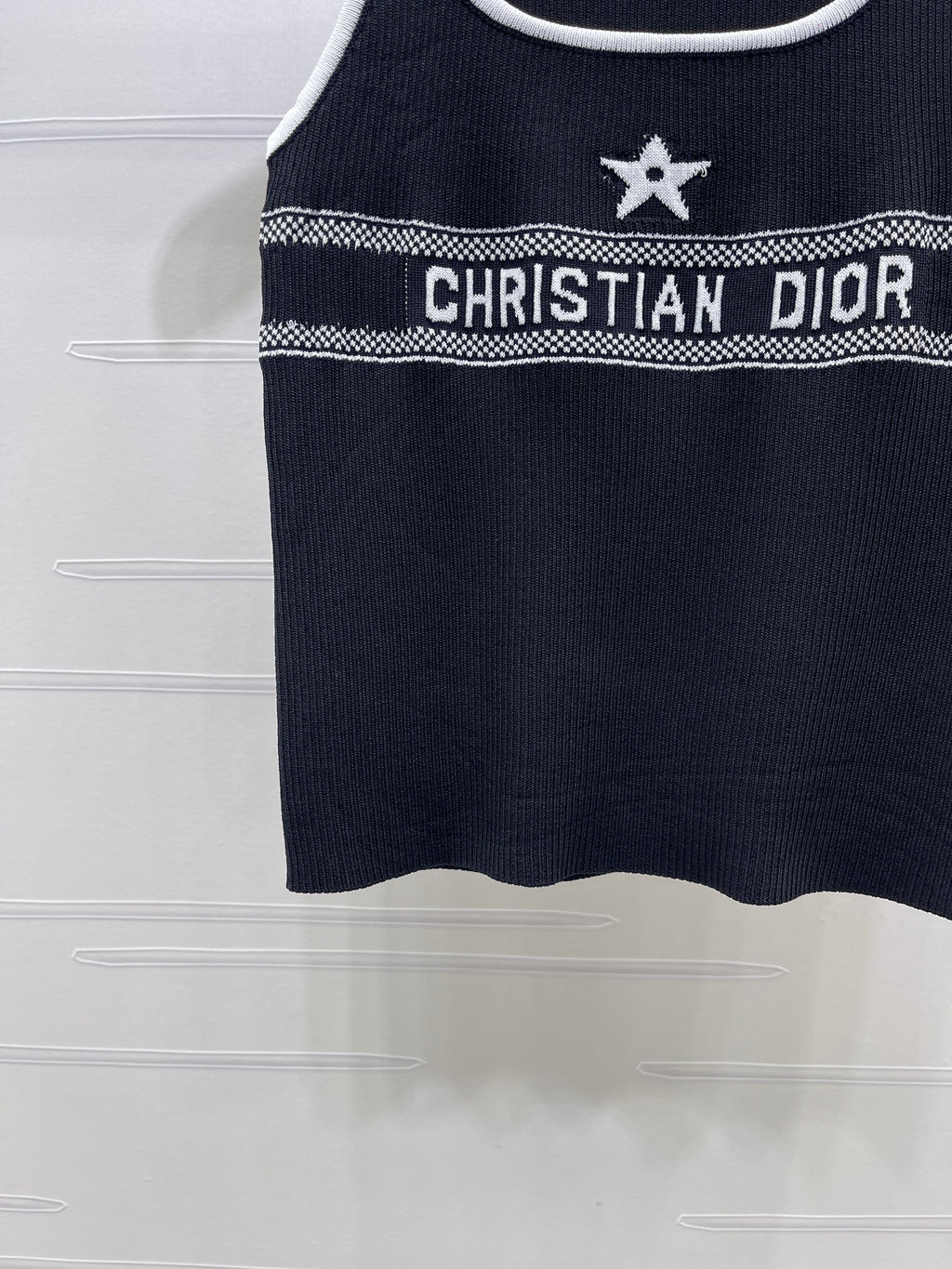 26 New Square-Neck Knitted Vest