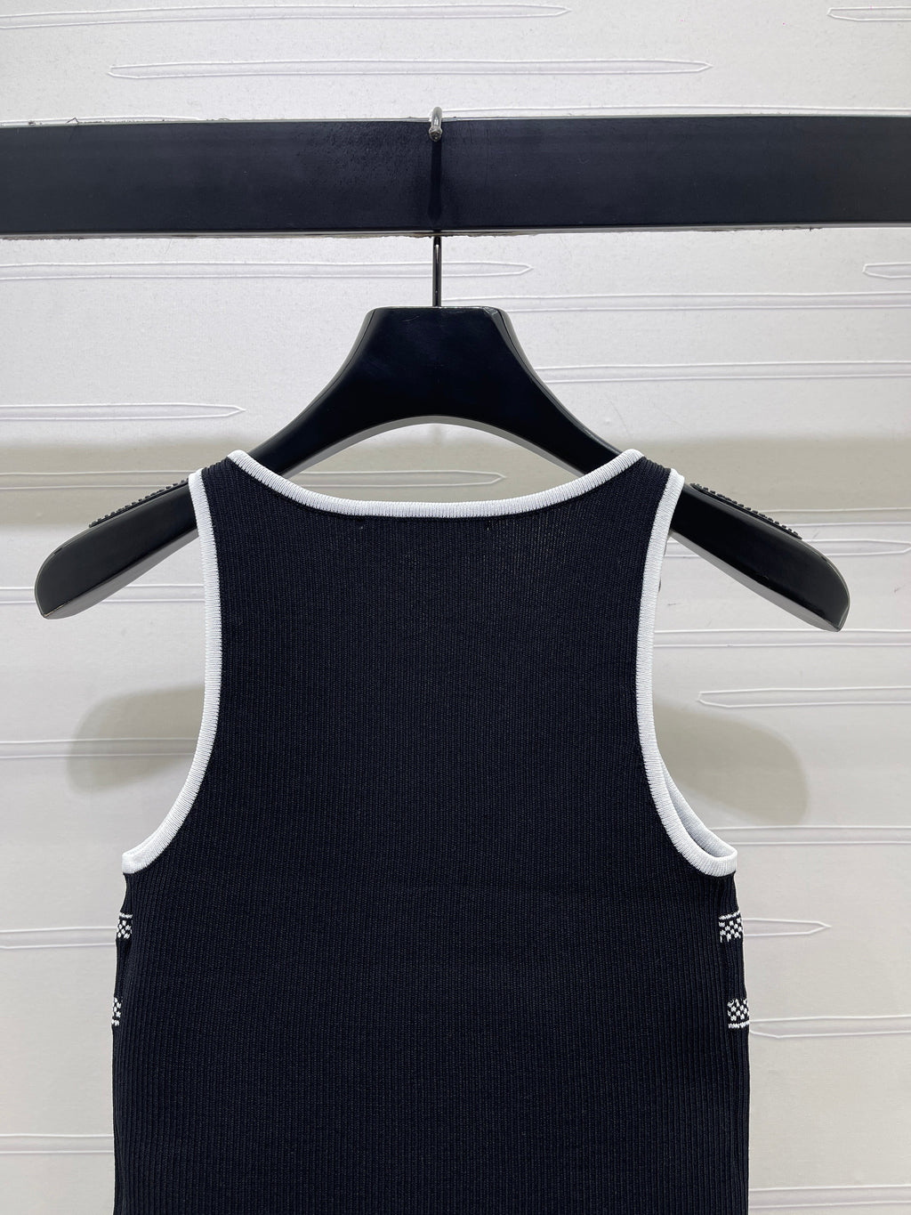 26 New Square-Neck Knitted Vest