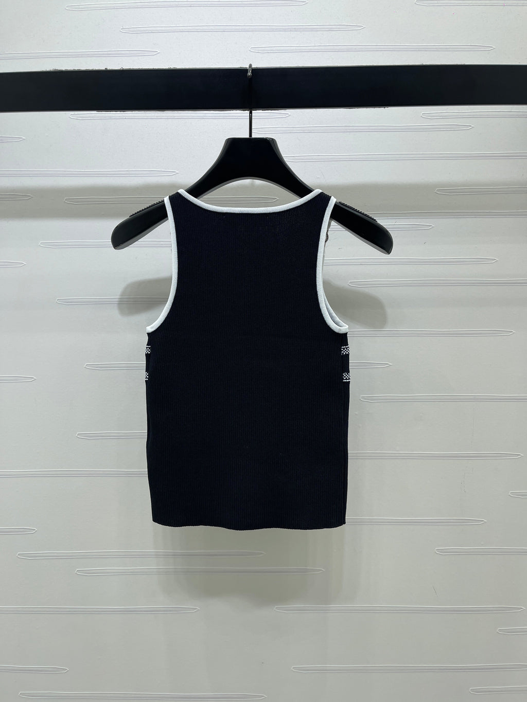 26 New Square-Neck Knitted Vest