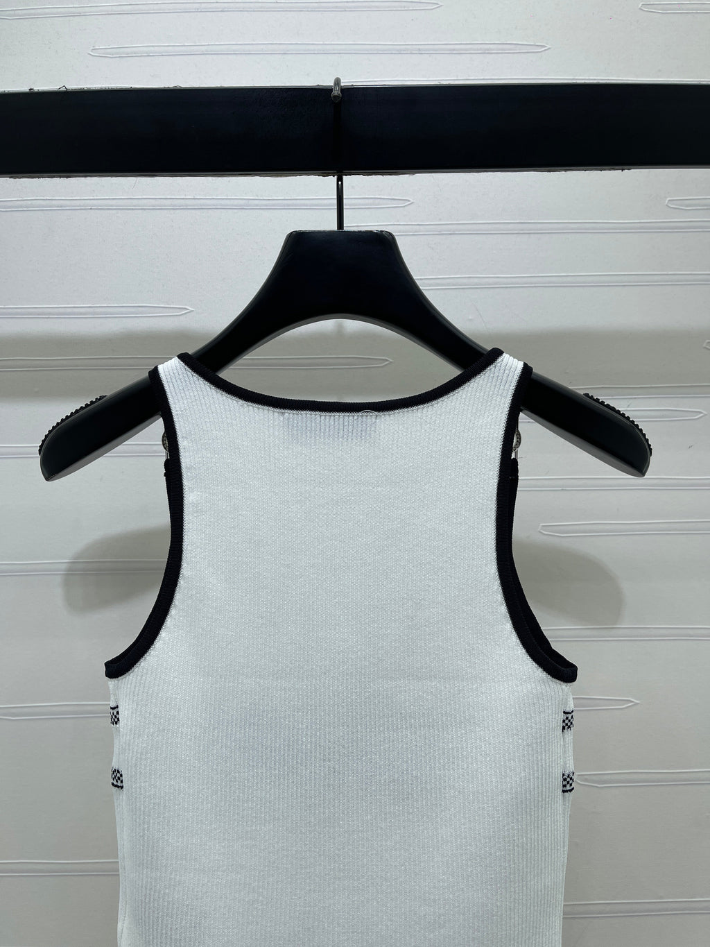 26 New Square-Neck Knitted Vest