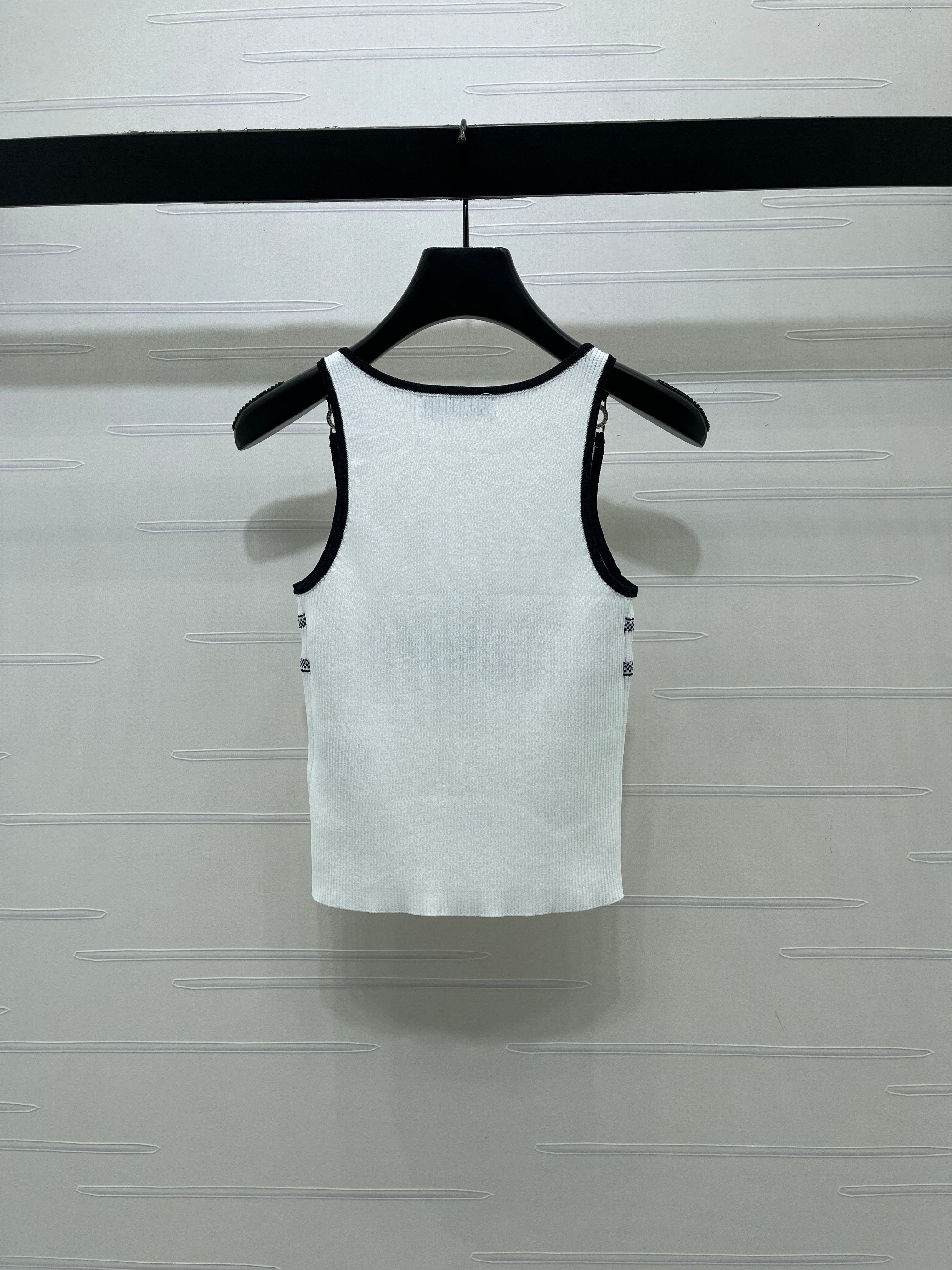 26 New Square-Neck Knitted Vest