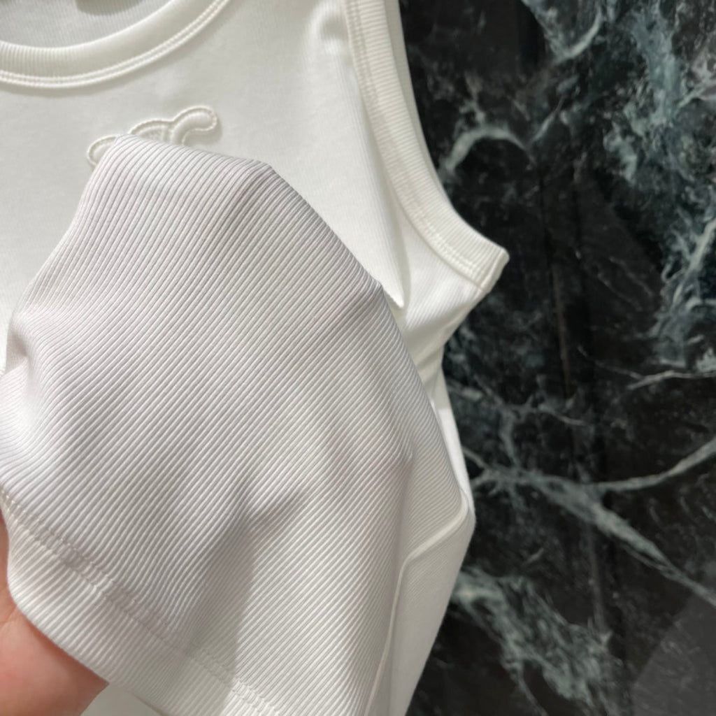 26 New Style: Sleeveless Vest with Small Logo