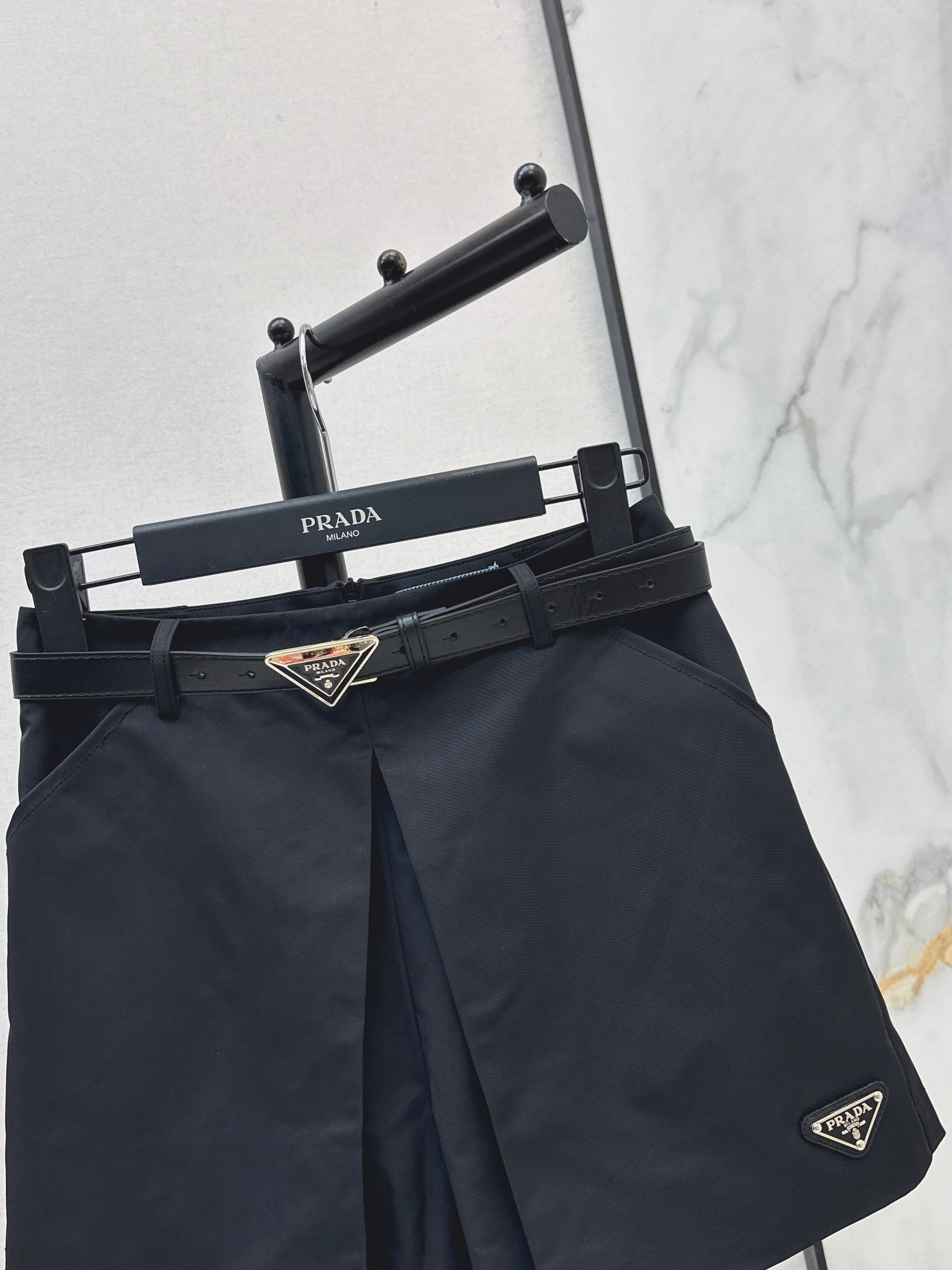 26SS — New Belt-Decorated Shorts