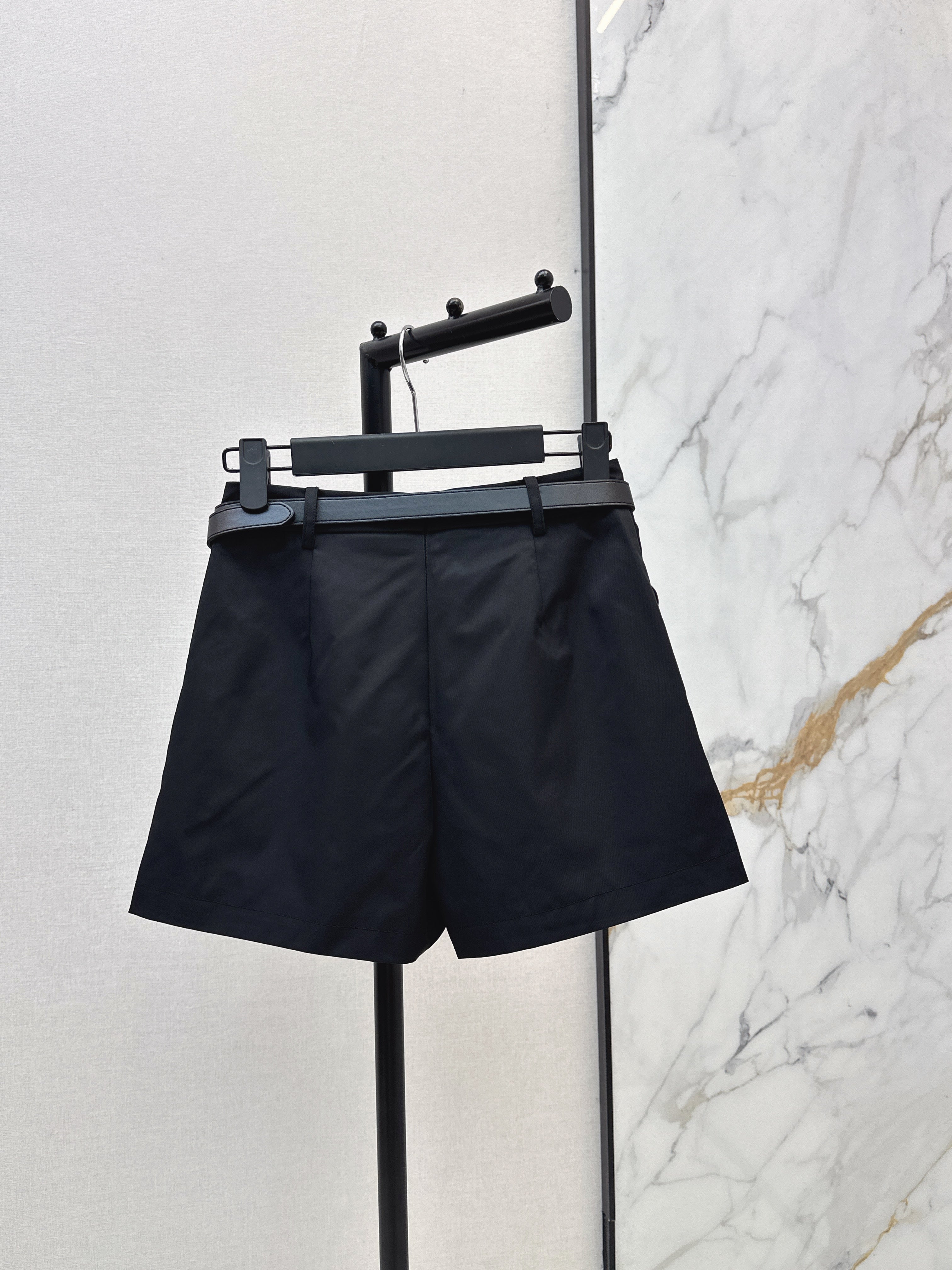 26SS — New Belt-Decorated Shorts
