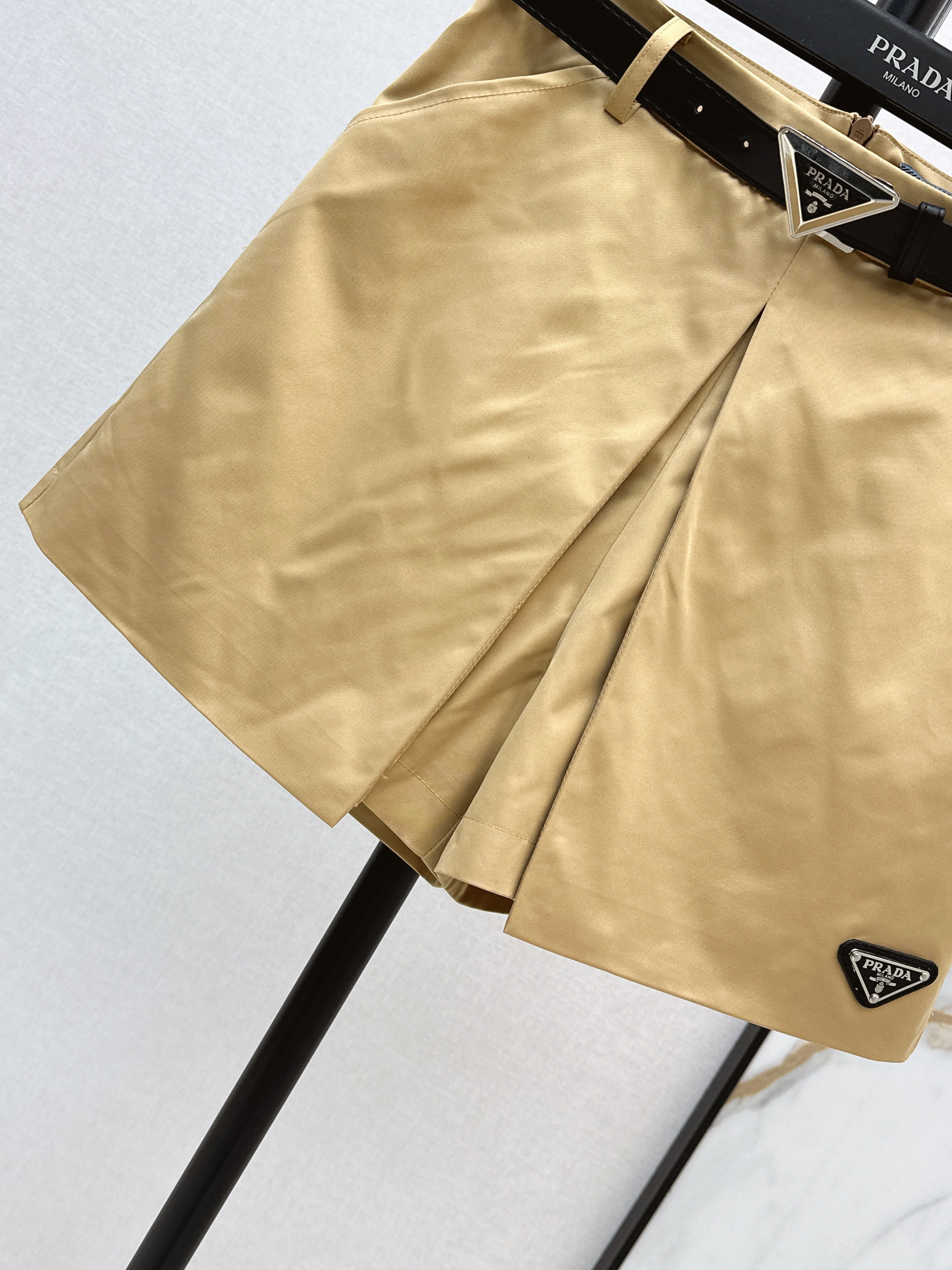26SS — New Belt-Decorated Shorts
