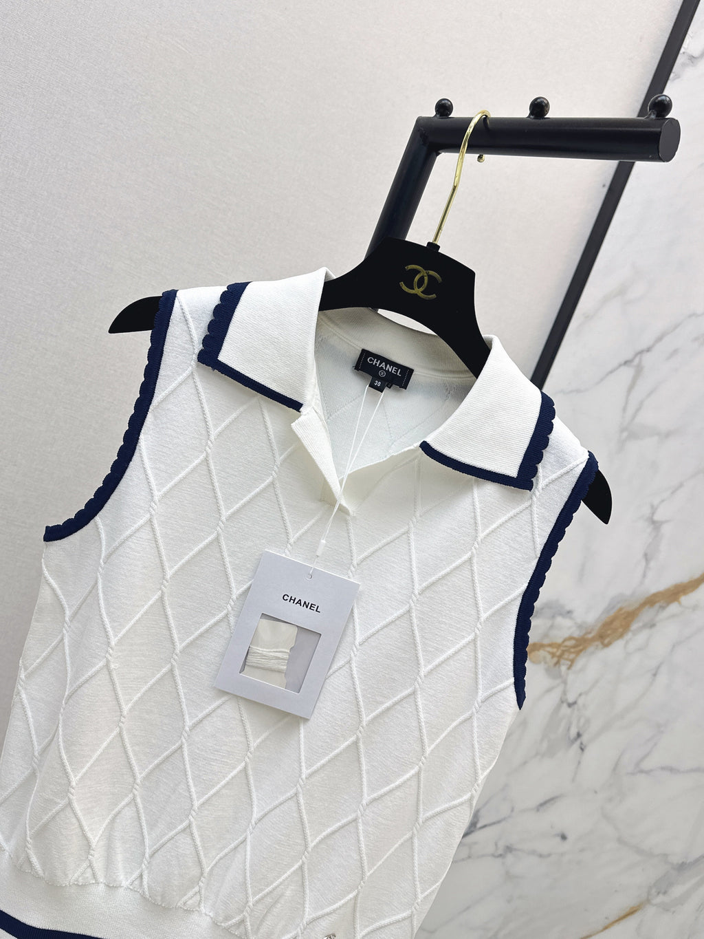26 New Age-Reducing Collared Knit Sweater