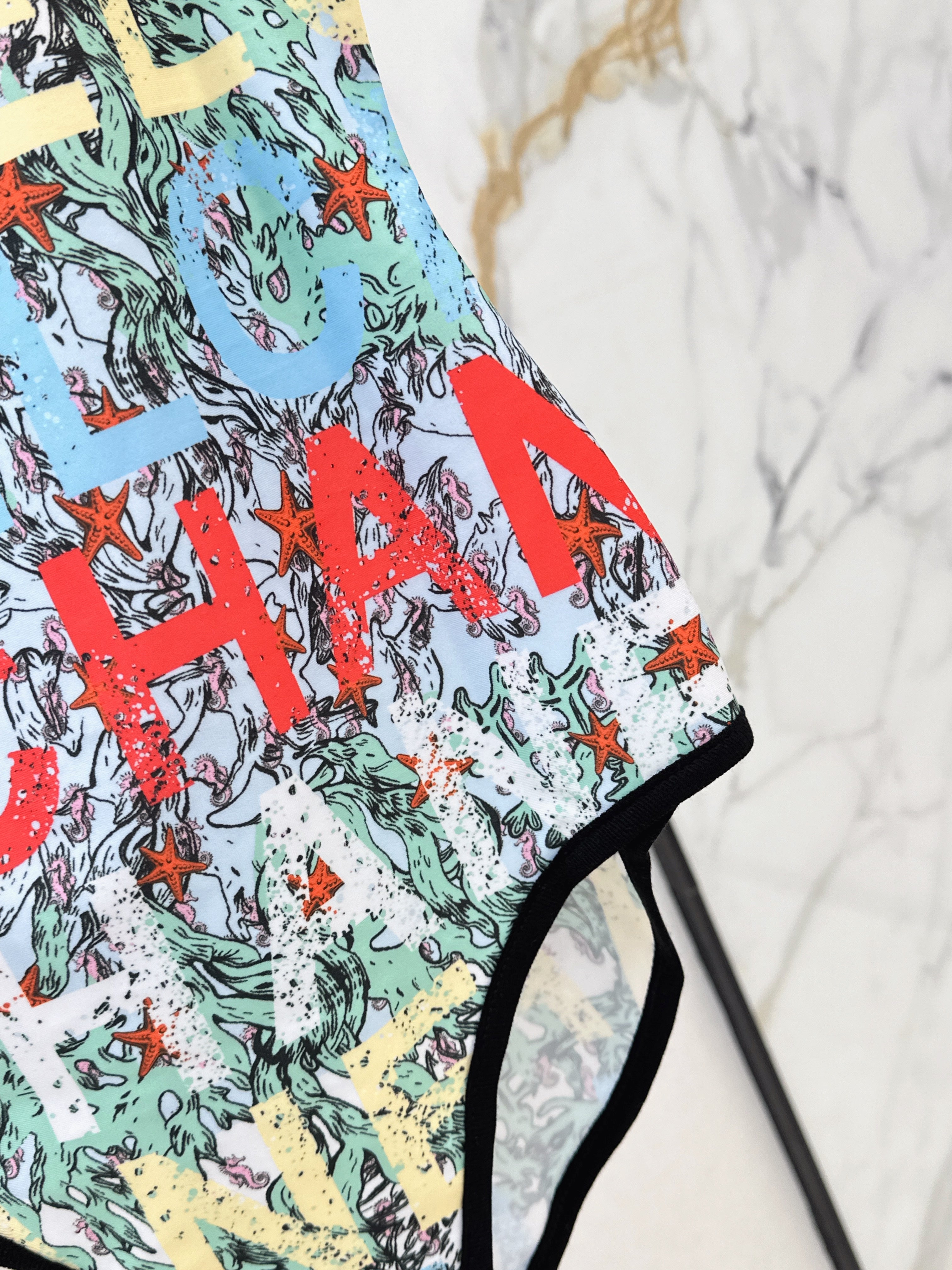 New one-shoulder graffiti one-piece swimsuit