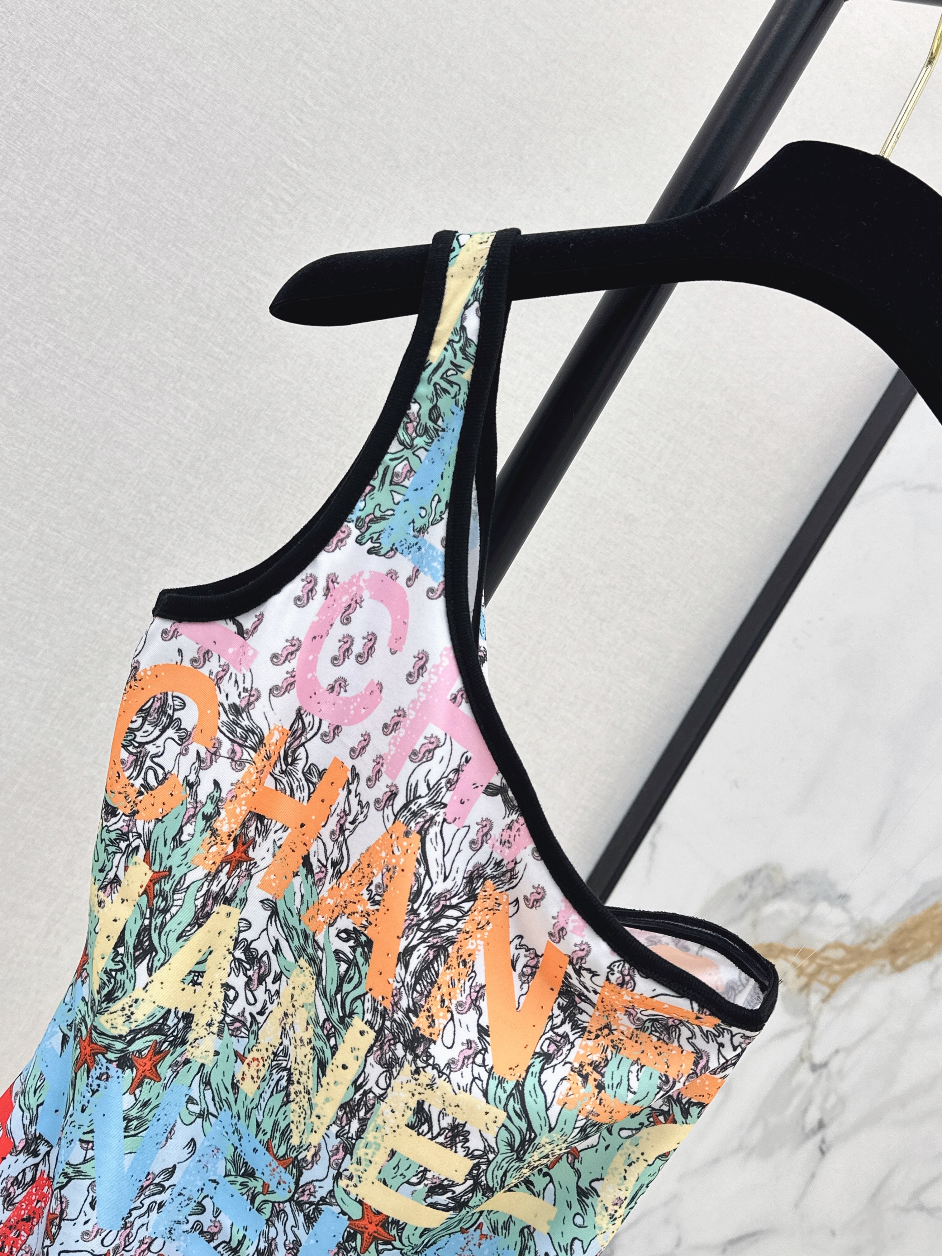 New one-shoulder graffiti one-piece swimsuit