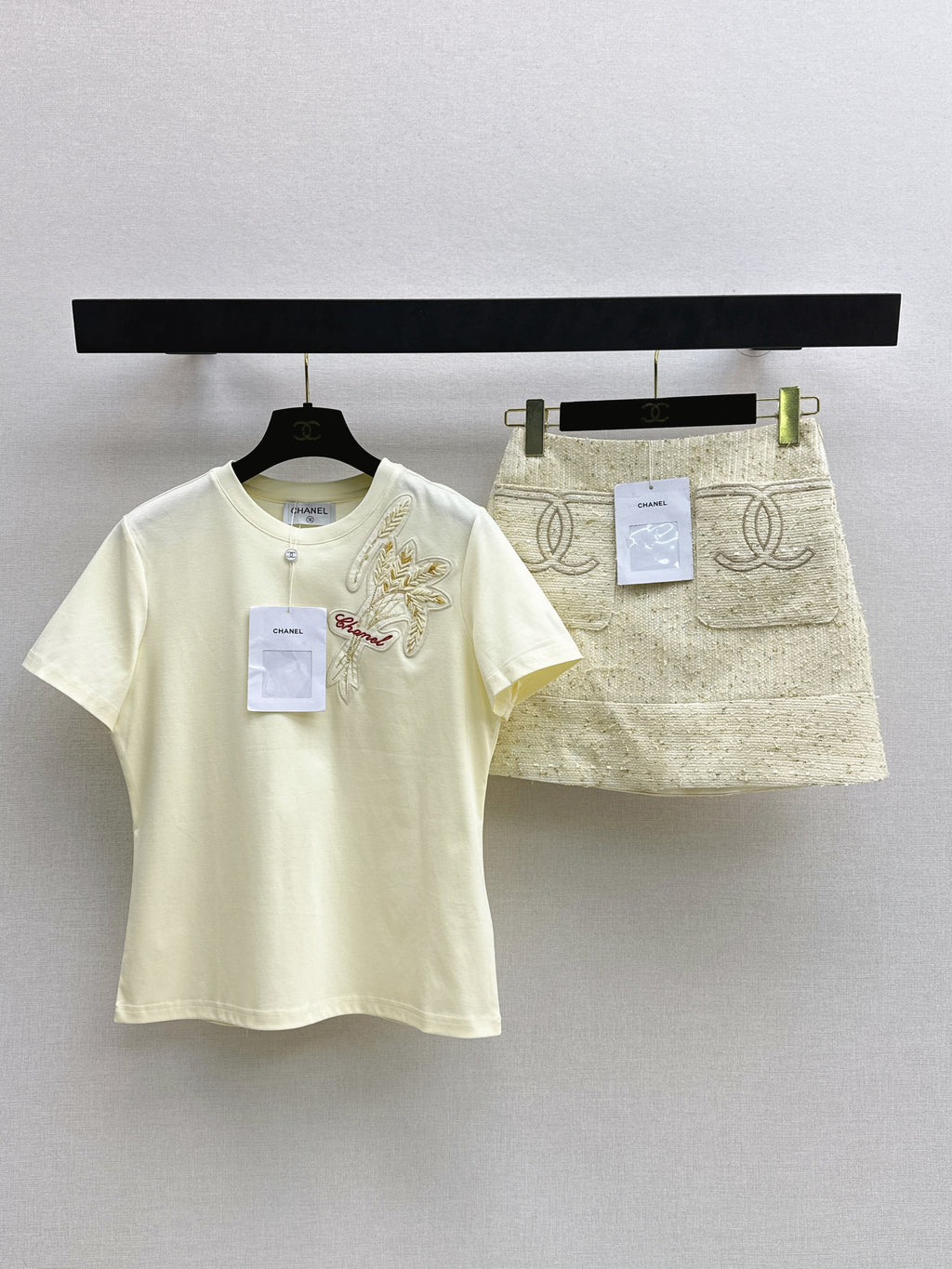 26SS - New Heavy Embroidery Beaded Letter Short-Sleeve T-Shirt + Tweed High-Waisted A-Line Skirt