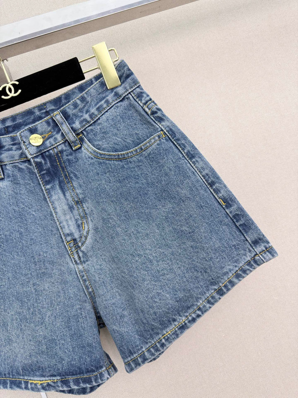 26 New style denim shorts with embroidered pockets