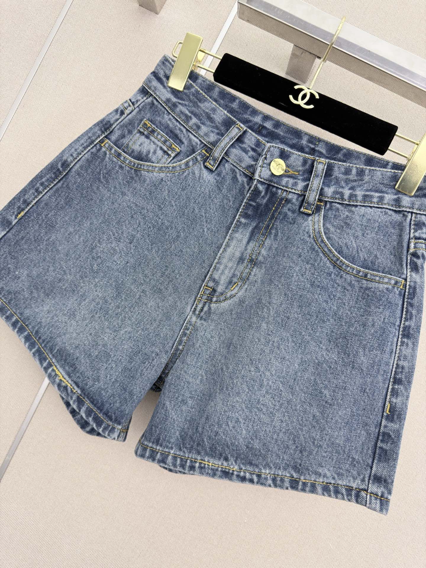 26 New style denim shorts with embroidered pockets