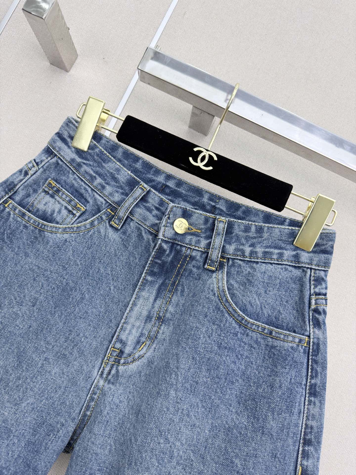26 New style denim shorts with embroidered pockets