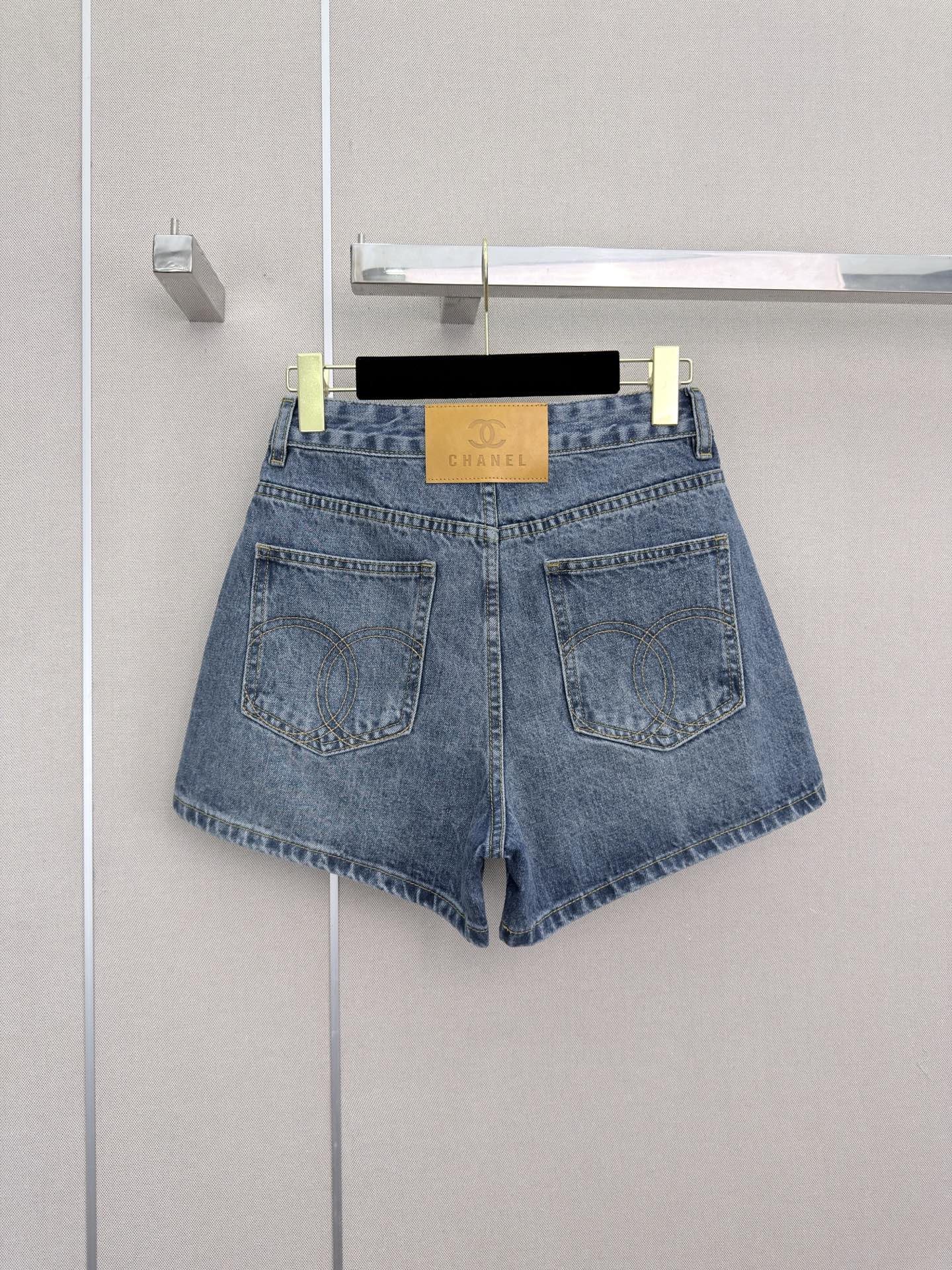 26 New style denim shorts with embroidered pockets