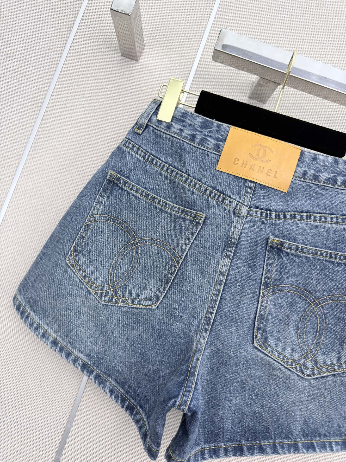 26 New style denim shorts with embroidered pockets