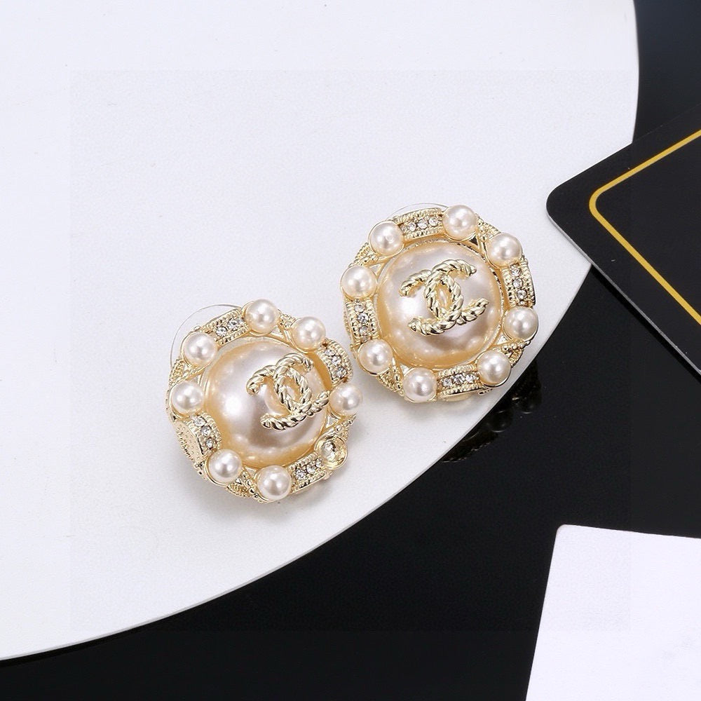 New small pearl earrings