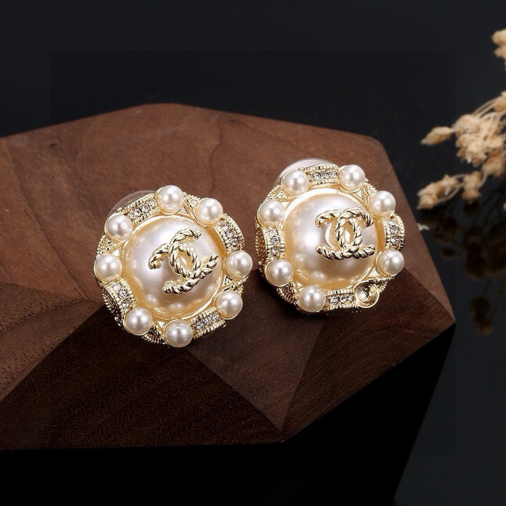 New small pearl earrings