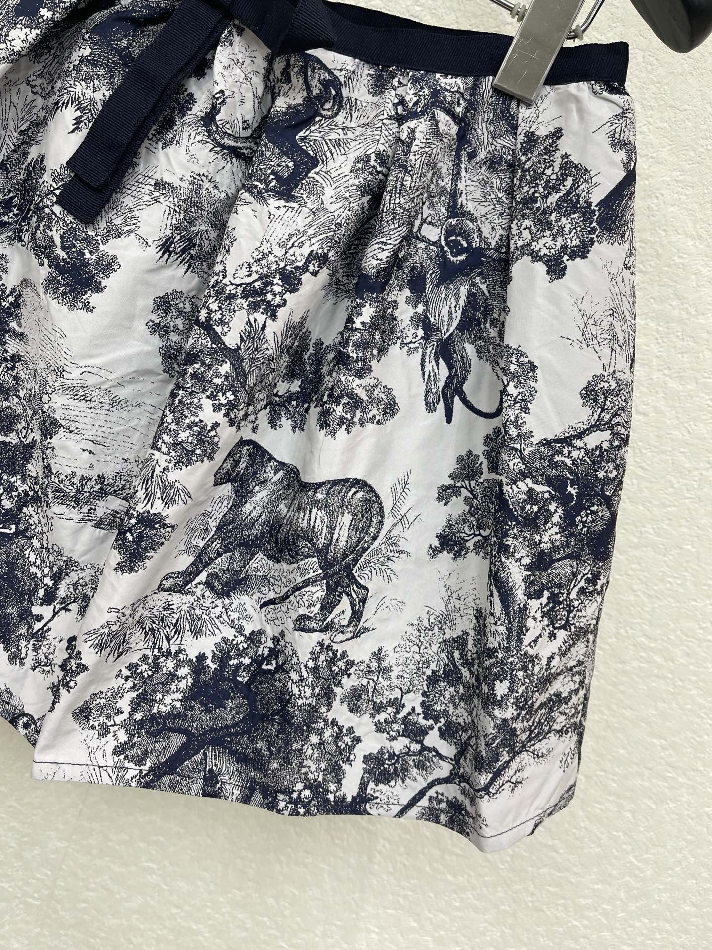 26 New Arrival: French Retro Style Jungle Print A-line Mini Skirt