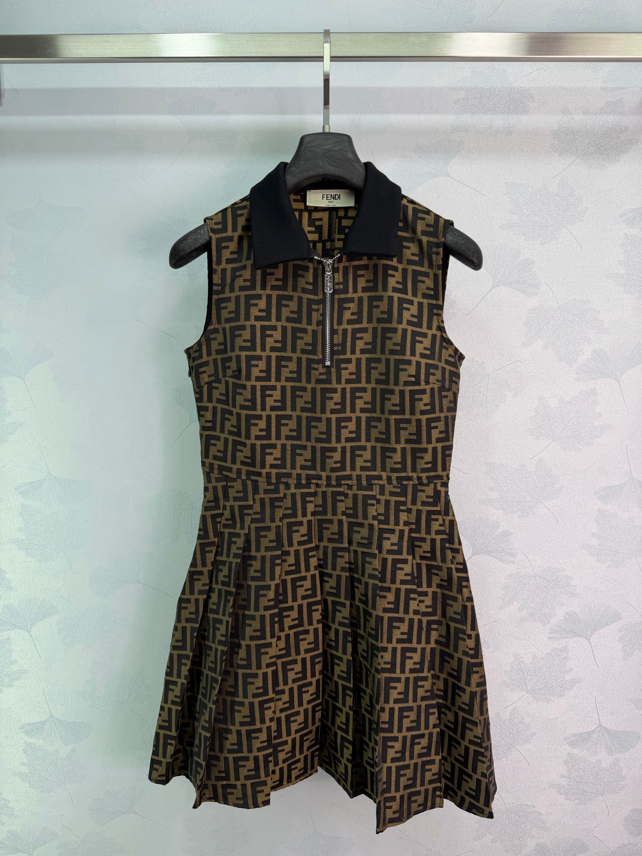 26SS — Sleeveless Dress
