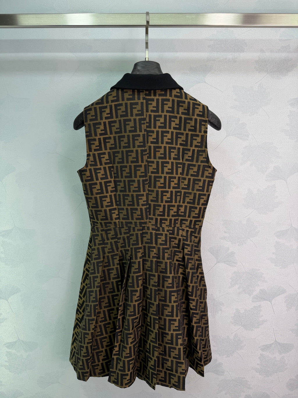 26SS — Sleeveless Dress