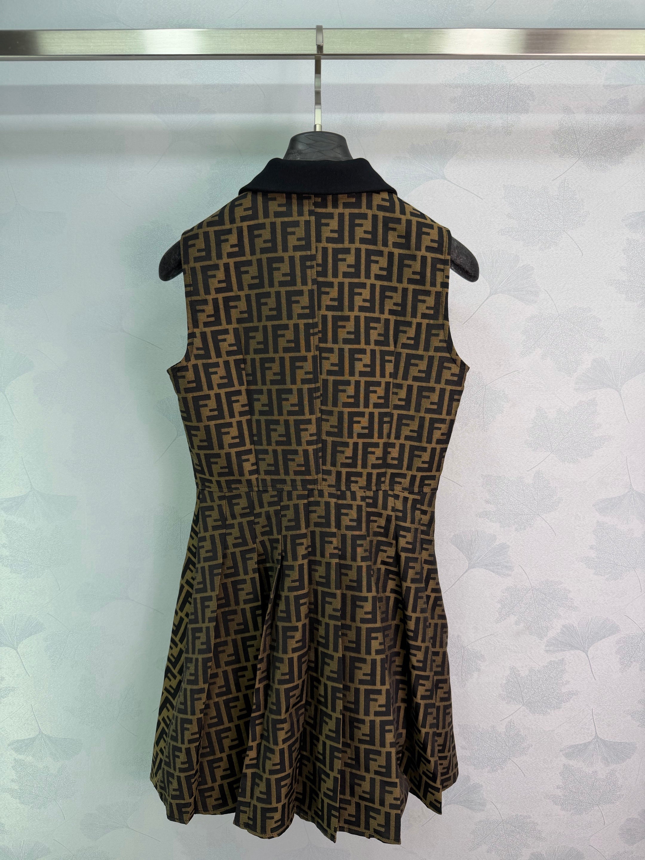 26SS — Sleeveless Dress