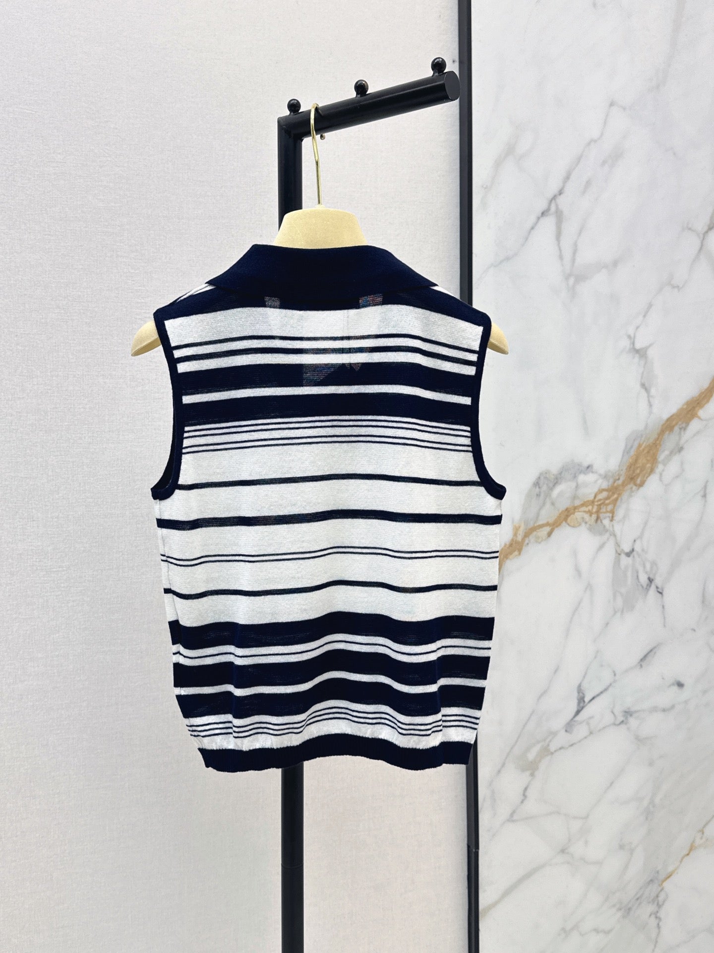 26SS — New Striped Sleeveless Knitted Vest