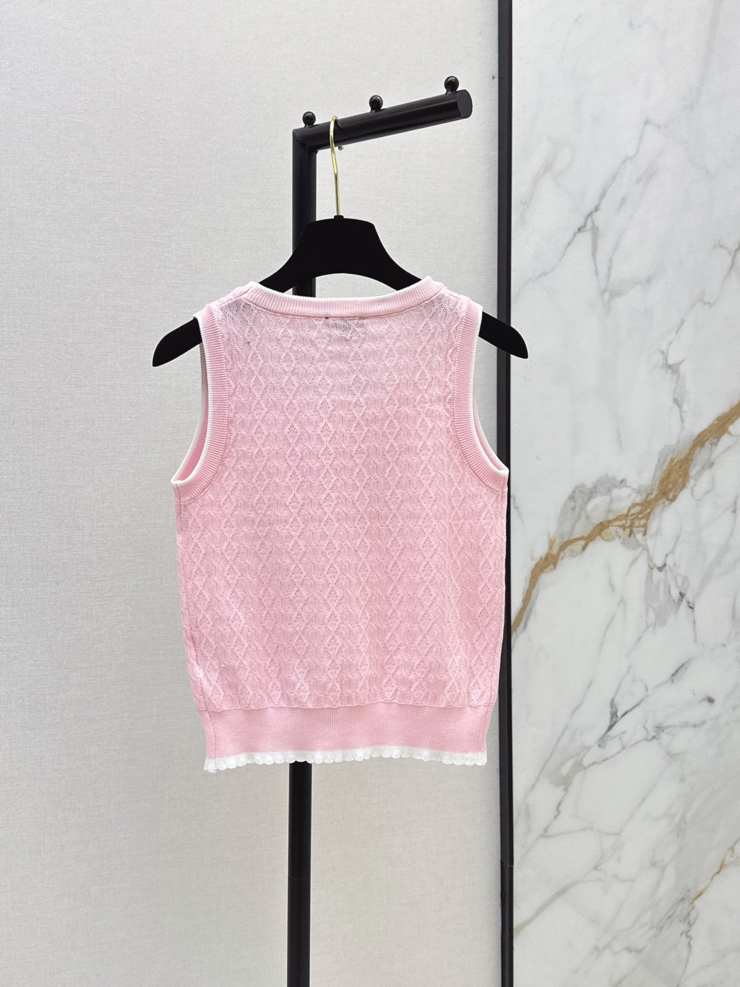 26Ss - New Logo-Decorated Knitted Vest