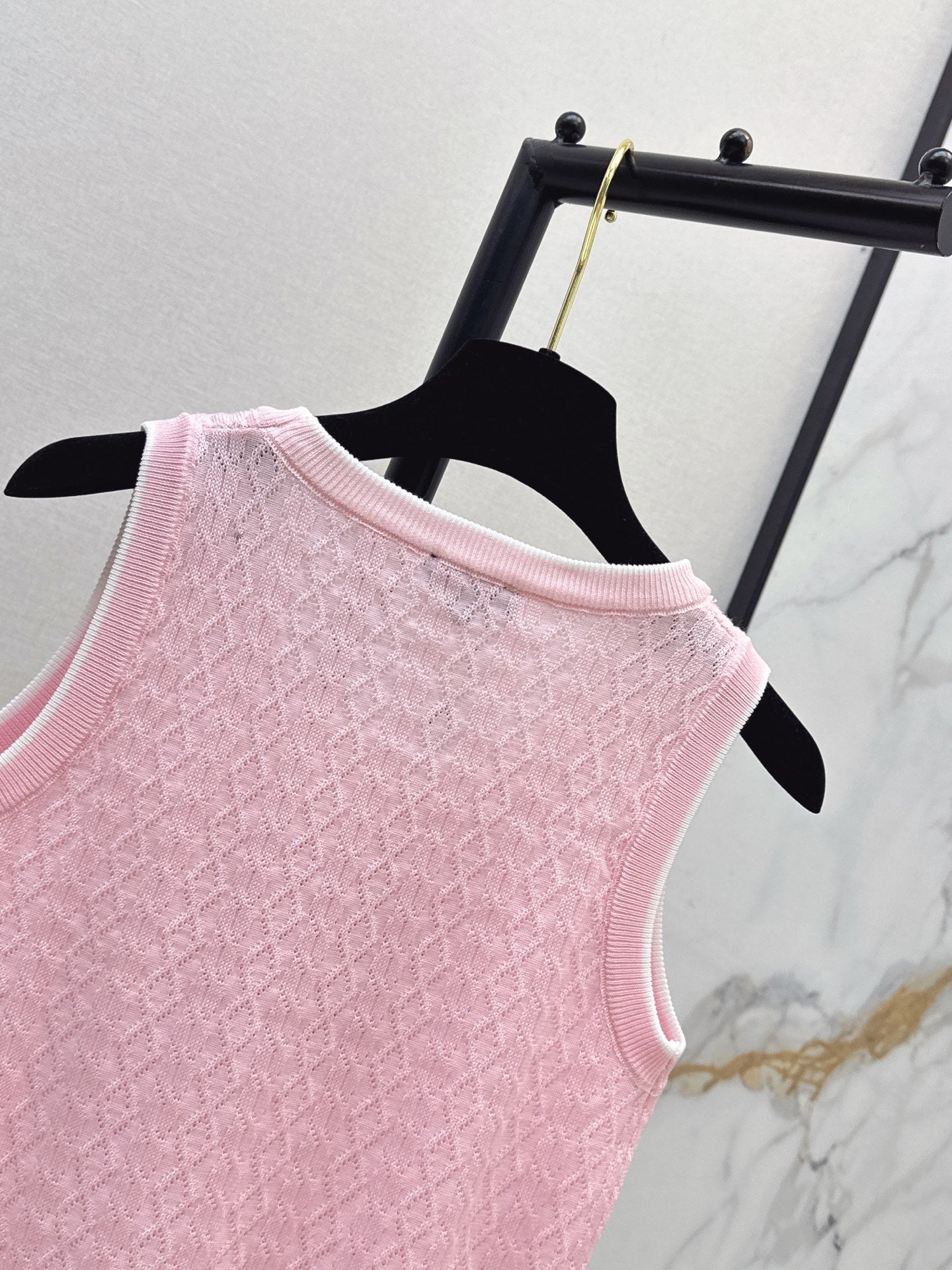 26Ss - New Logo-Decorated Knitted Vest