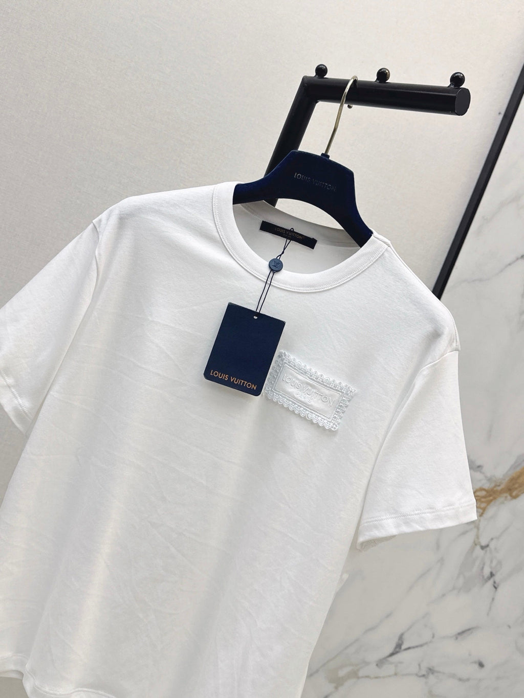 Stylish and versatile casual T-shirt