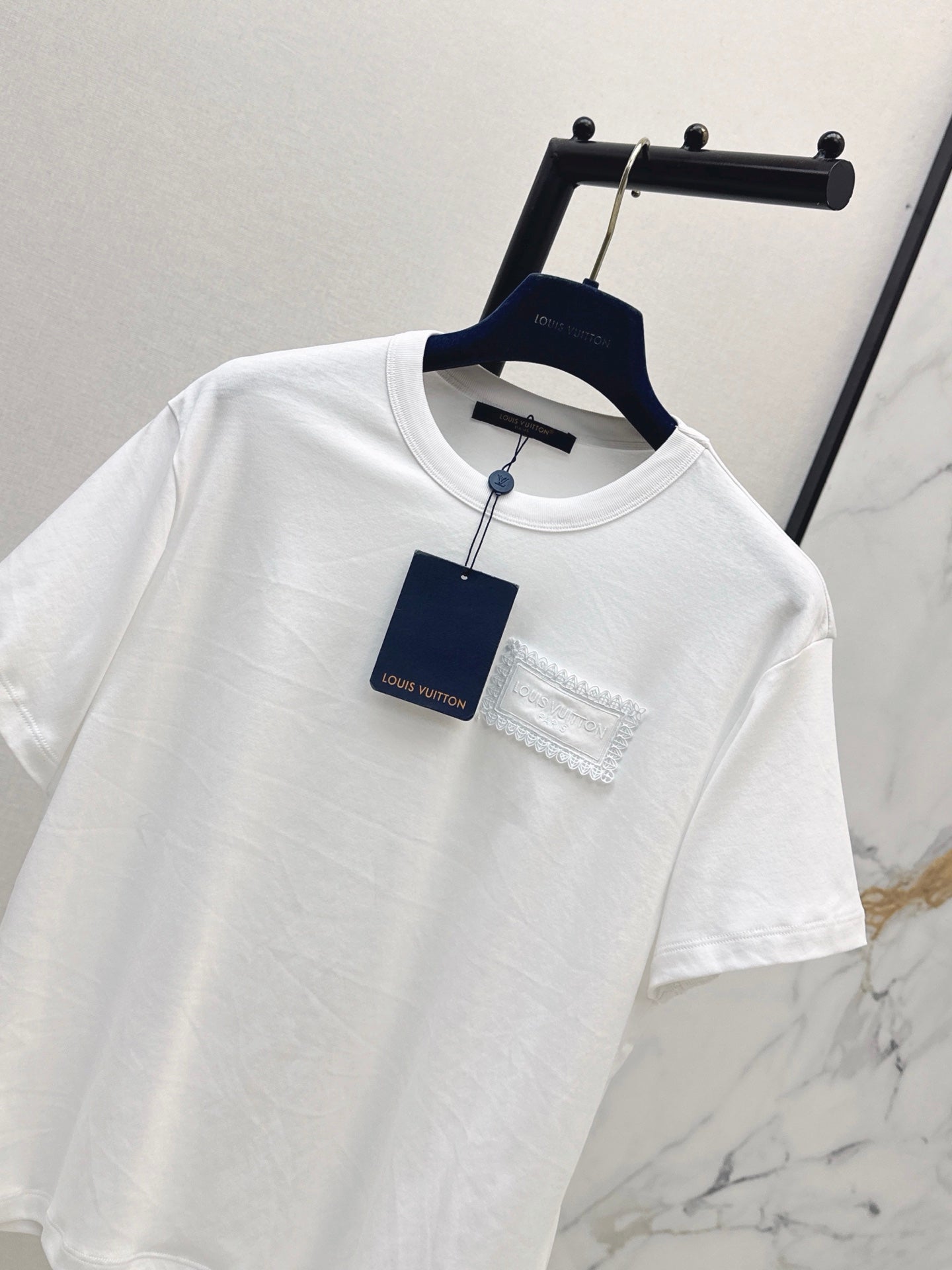 Stylish and versatile casual T-shirt