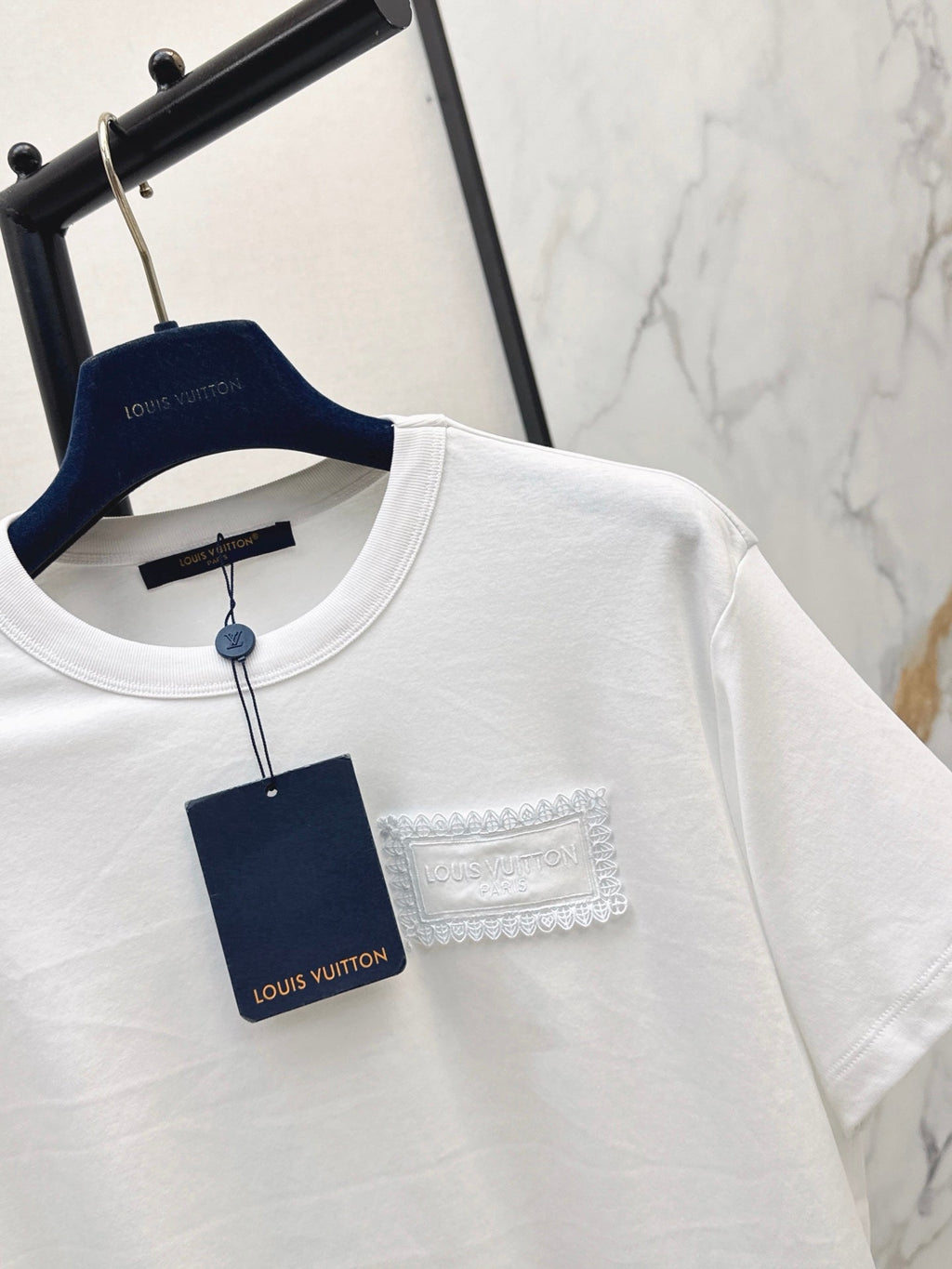 Stylish and versatile casual T-shirt