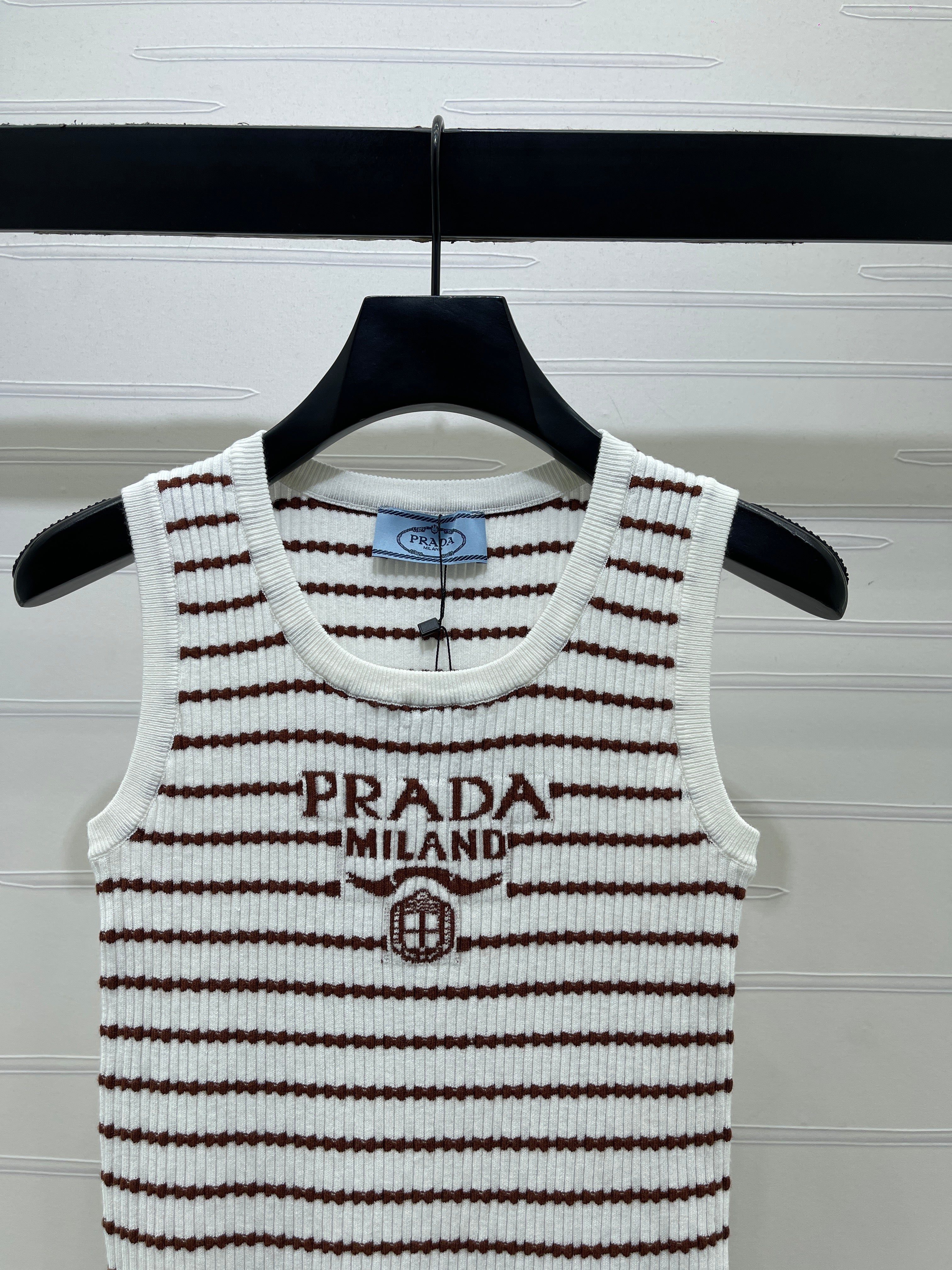 Color-block striped knit vest