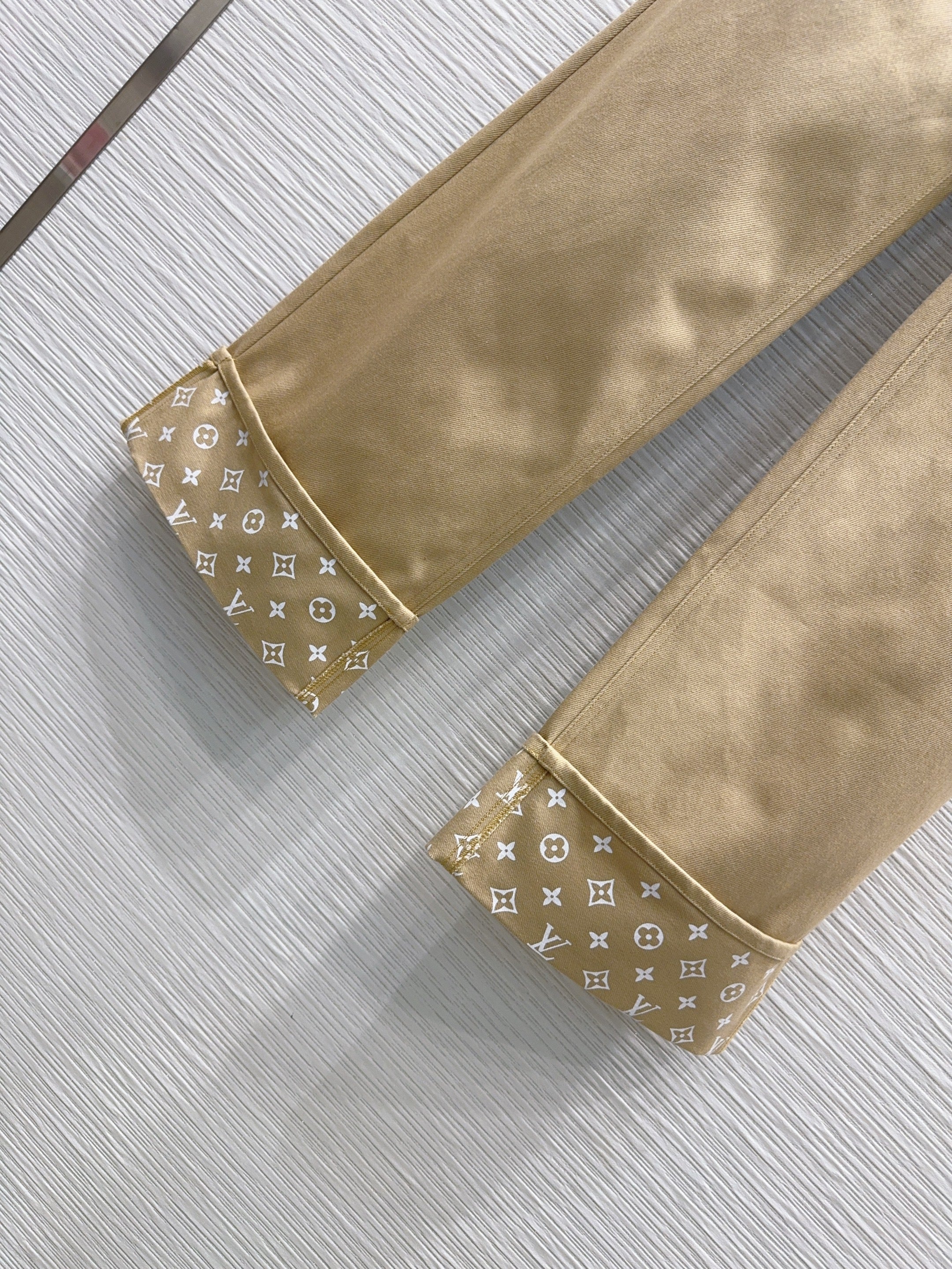 26 New Style Trousers