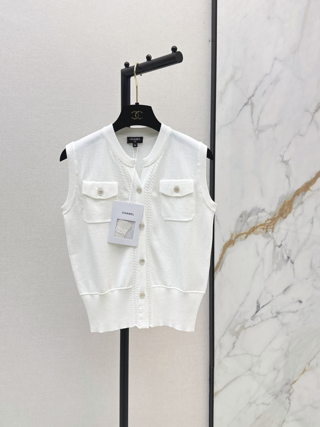 26SS — New white sleeveless knit vest