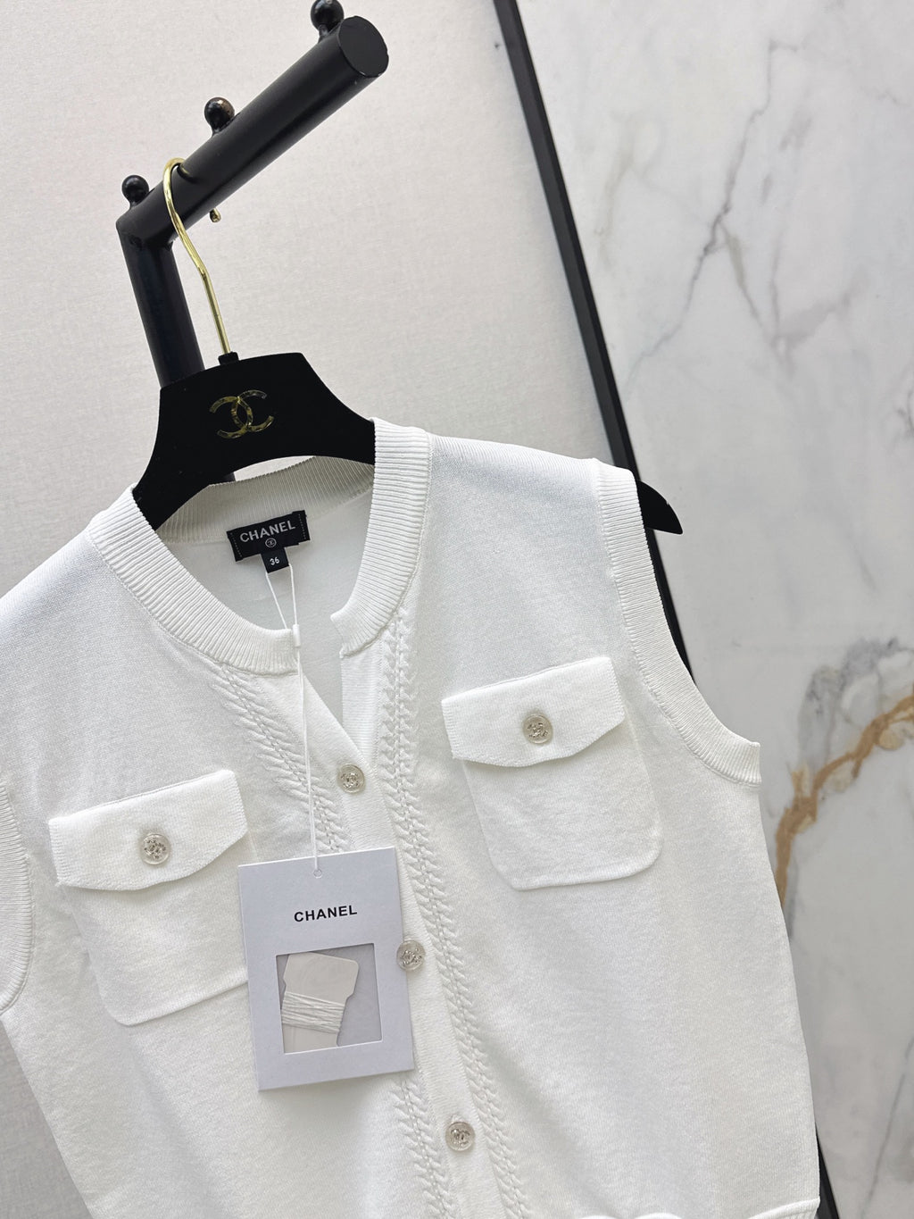 26SS — New white sleeveless knit vest