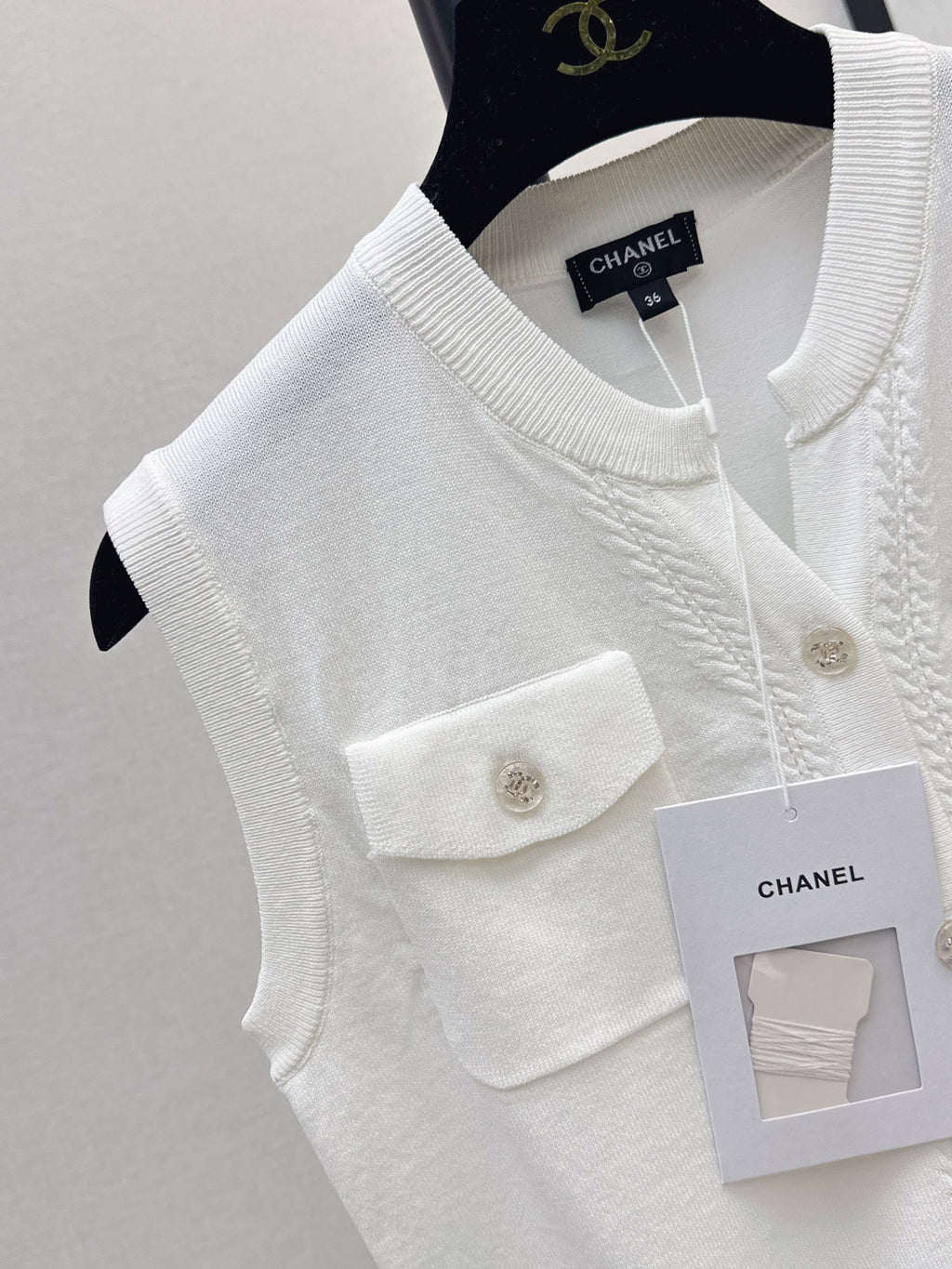26SS — New white sleeveless knit vest