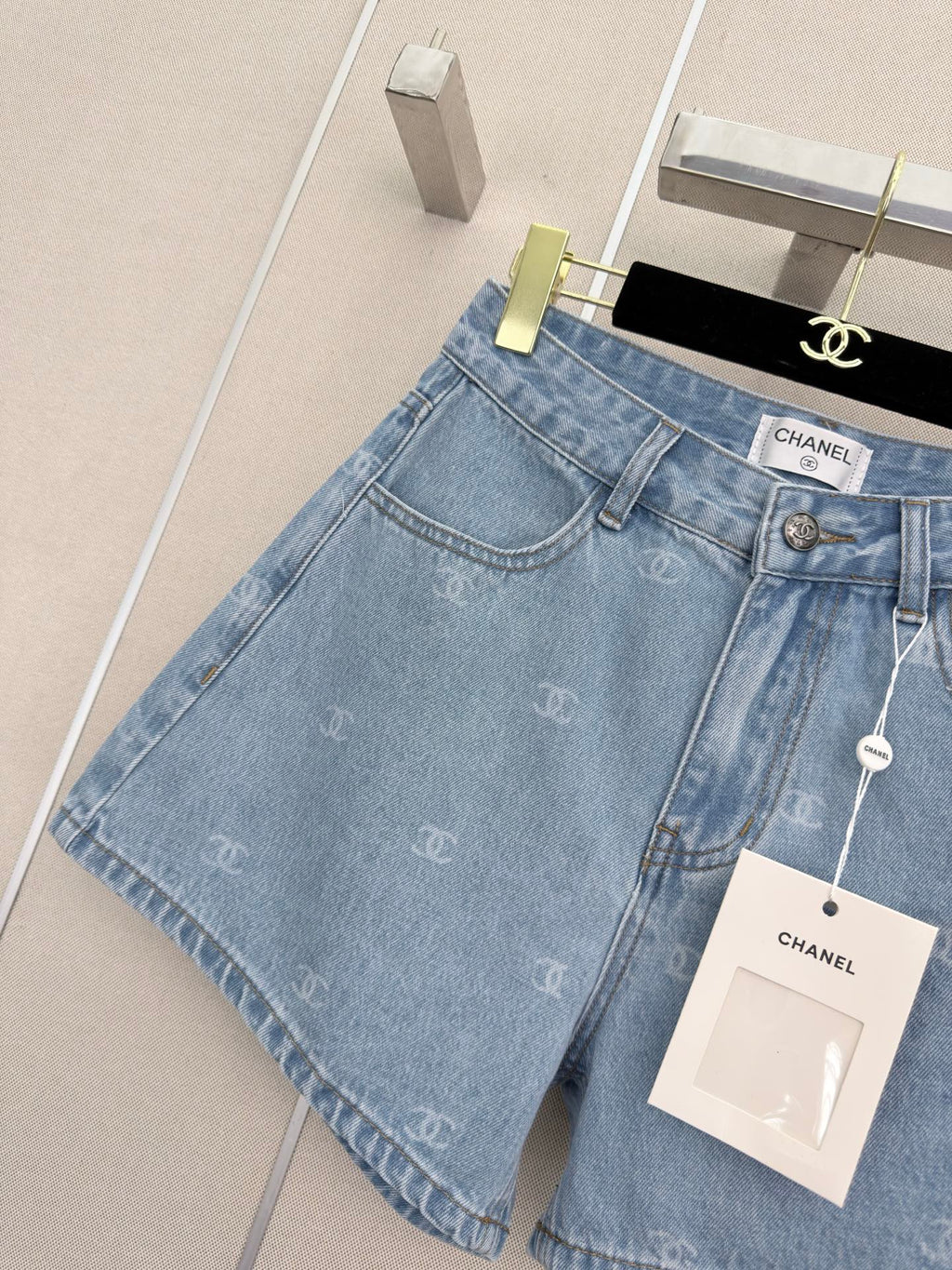 26 New Logo Loose Shorts