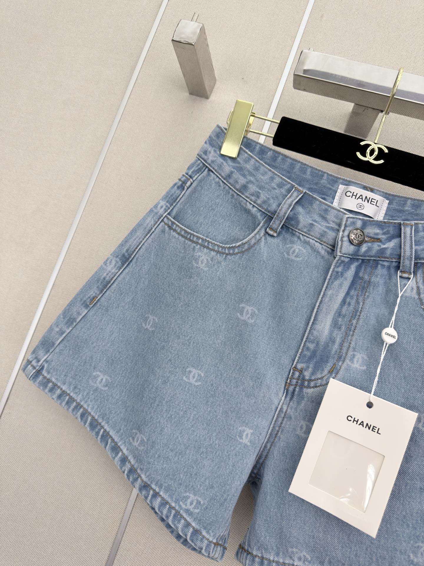 26 New Logo Loose Shorts