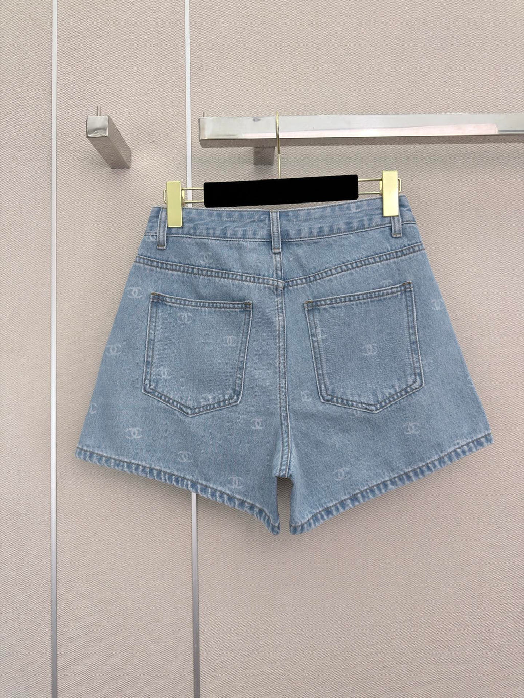 26 New Logo Loose Shorts