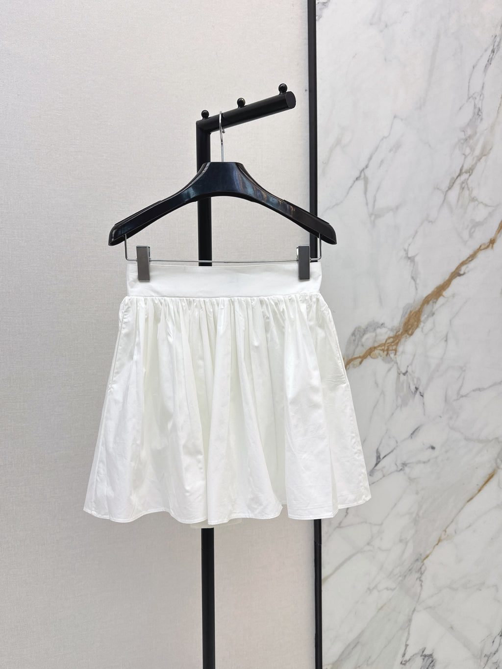 26SS — New skirt with gold buckle design