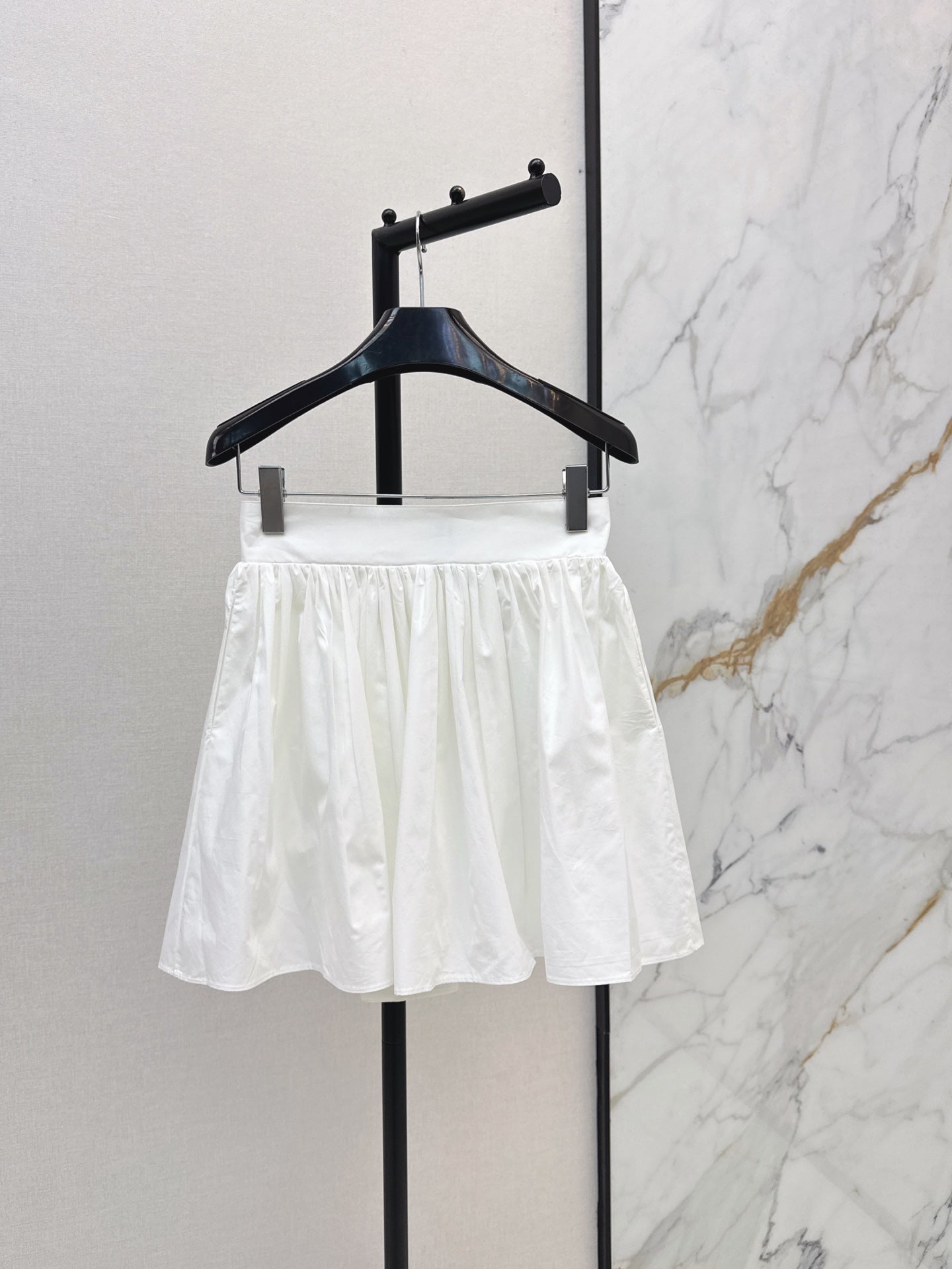 26SS — New skirt with gold buckle design