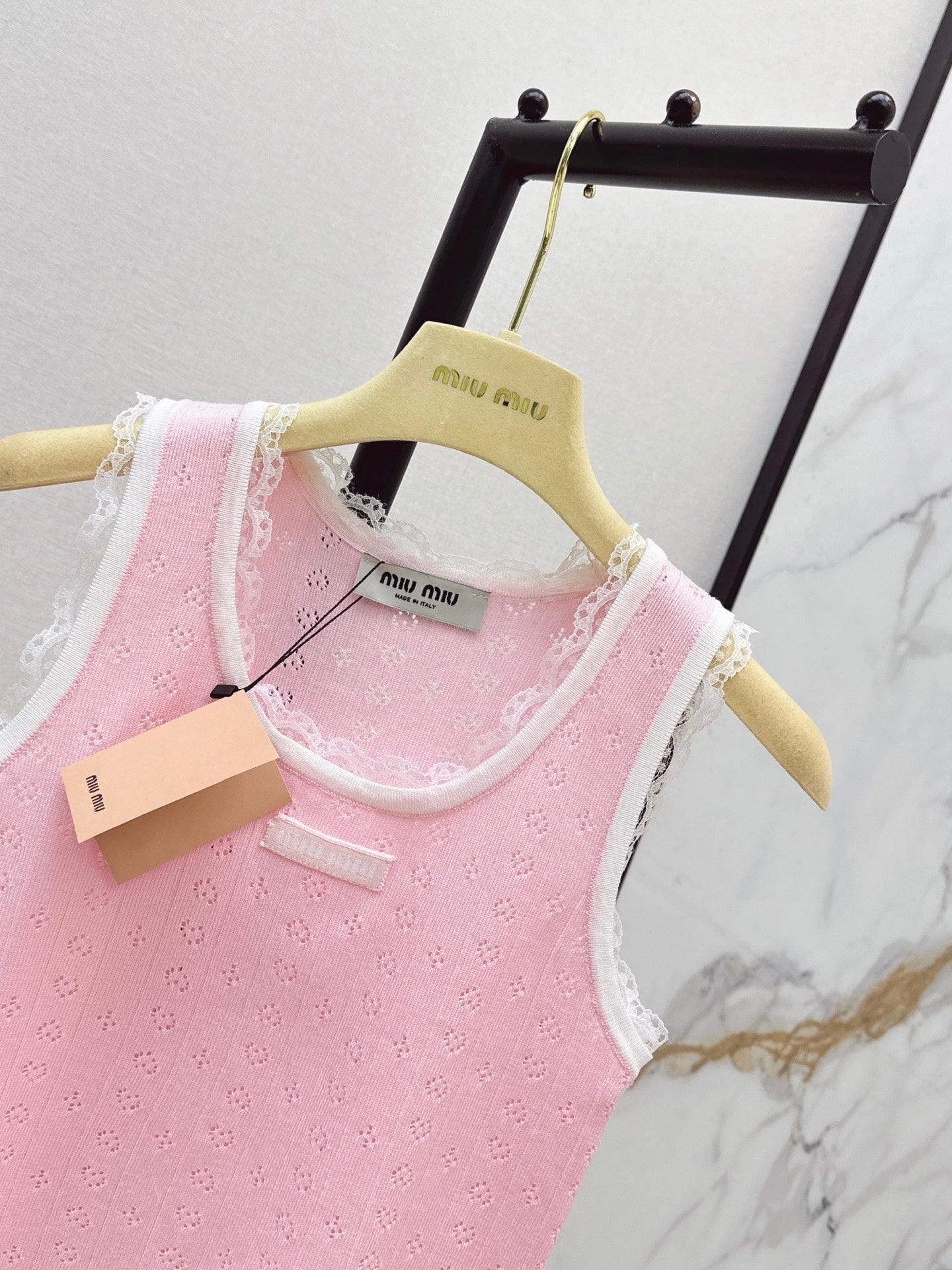 26SS — New Lace-Trimmed Knit Tank Top