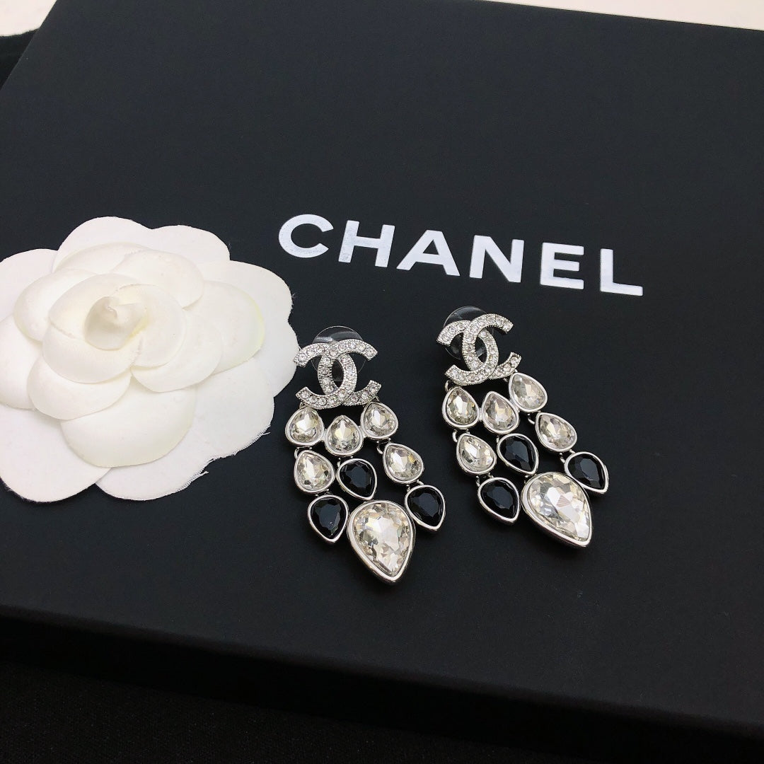 Exquisite rhinestone earrings