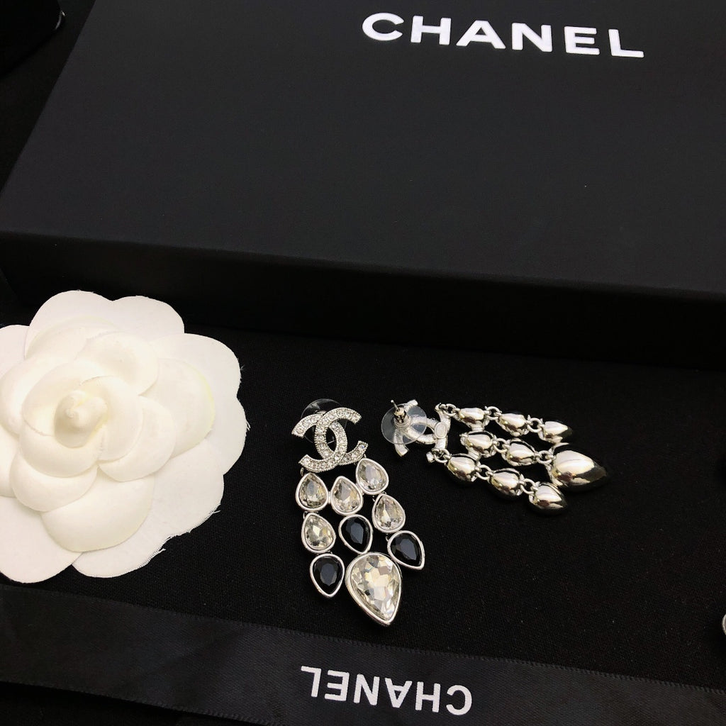 Exquisite rhinestone earrings