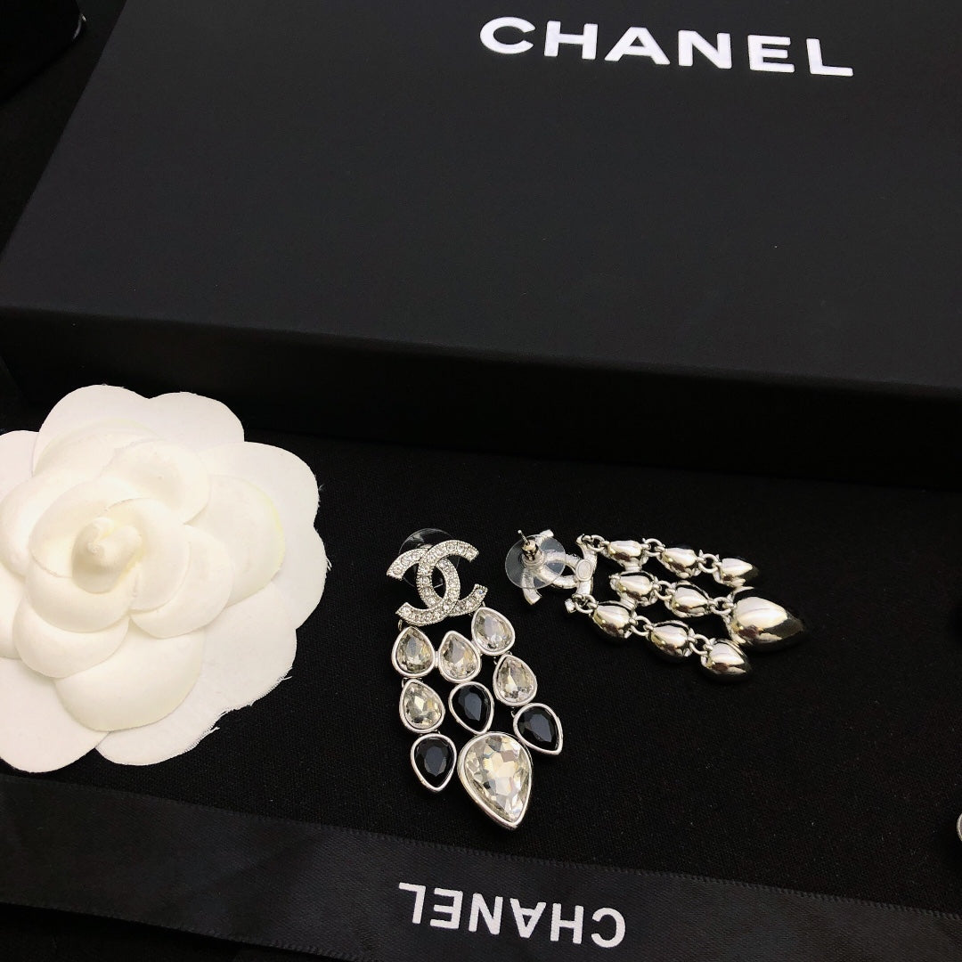 Exquisite rhinestone earrings