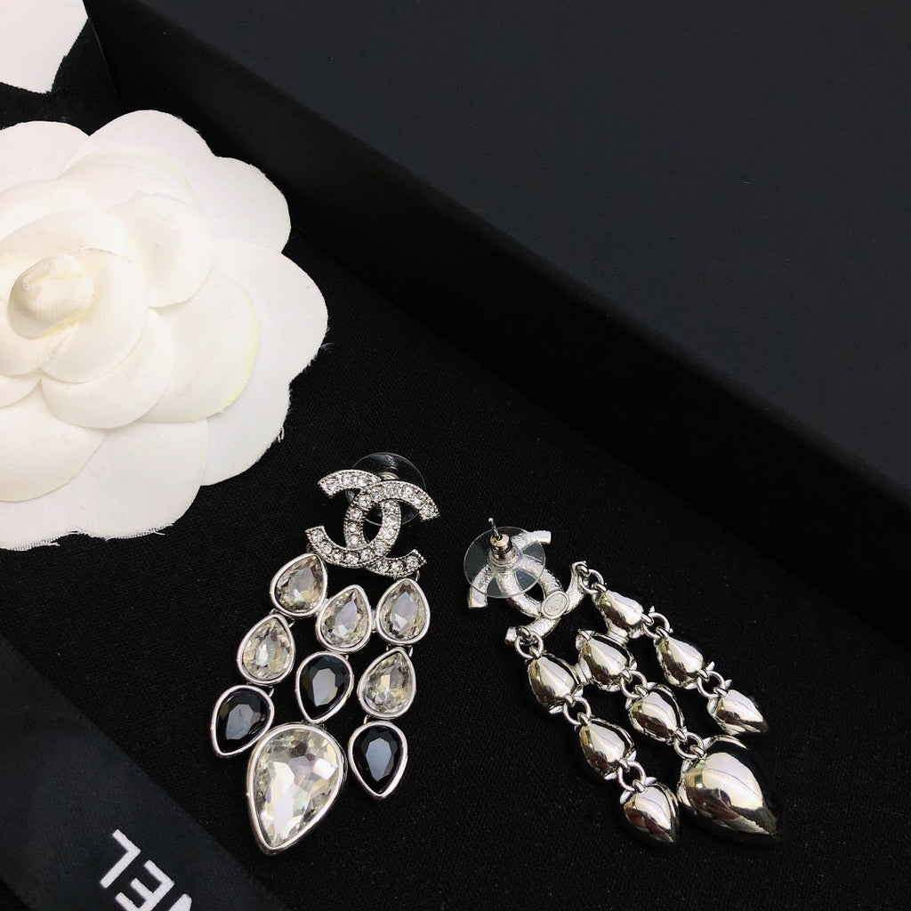 Exquisite rhinestone earrings