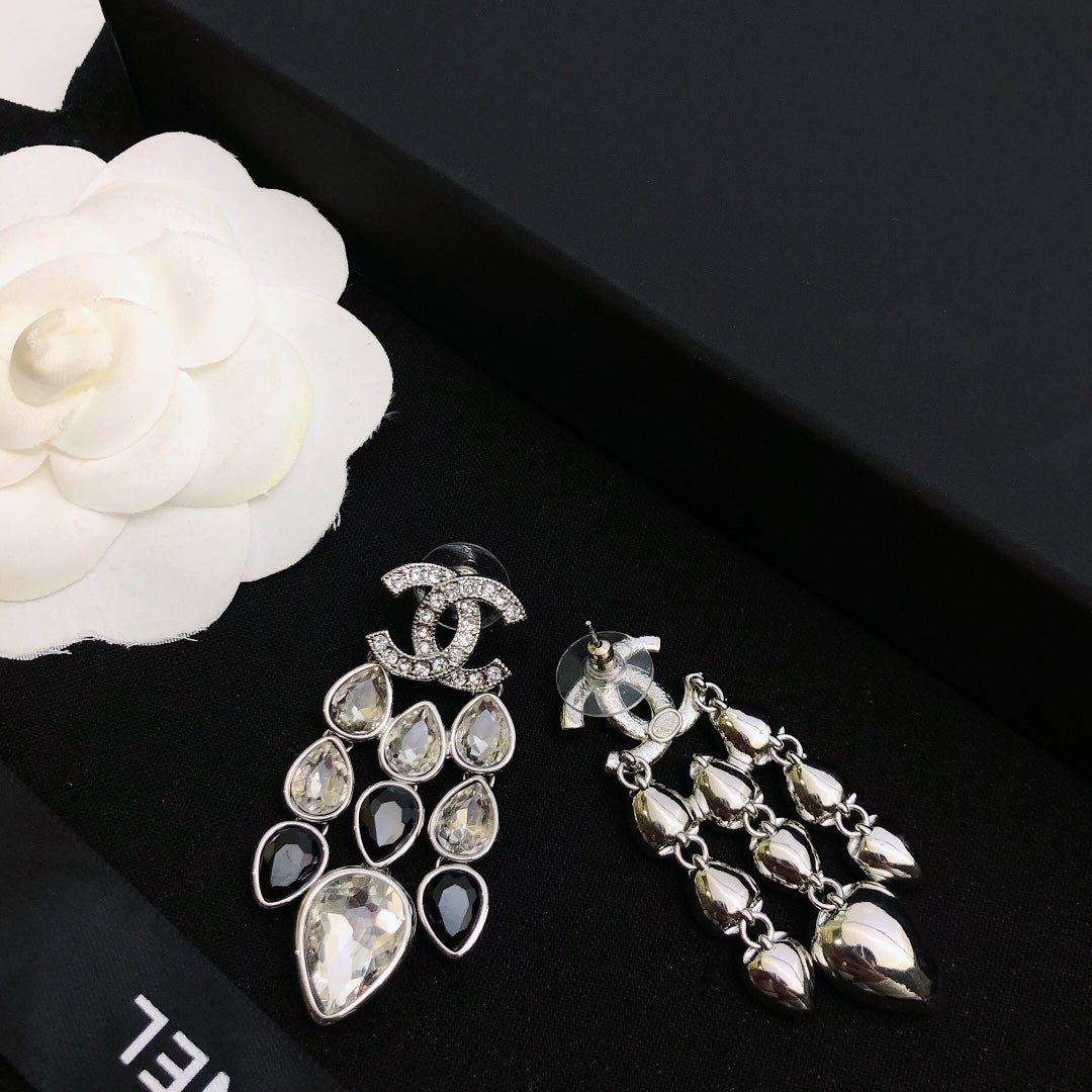 Exquisite rhinestone earrings