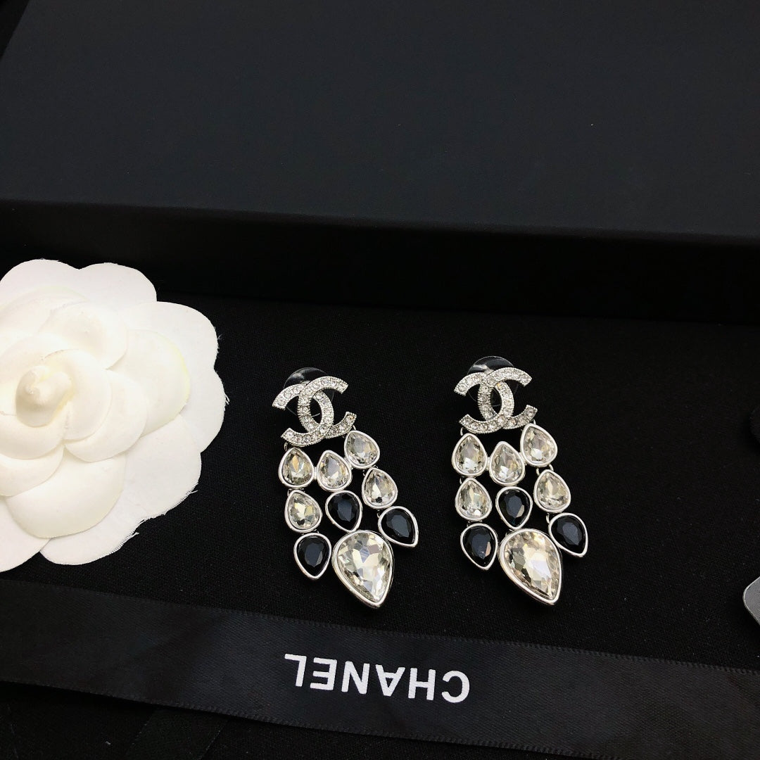 Exquisite rhinestone earrings